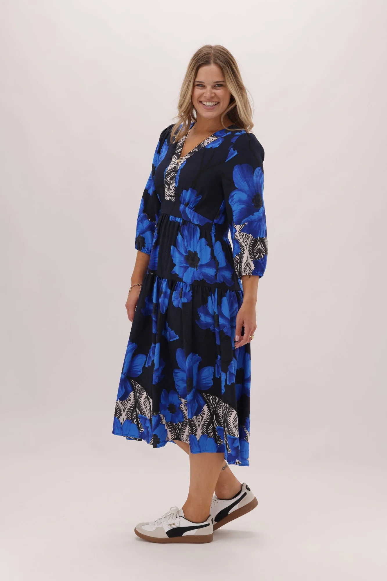 Gloss The Label Kingford Blue Print Dress - Image 4