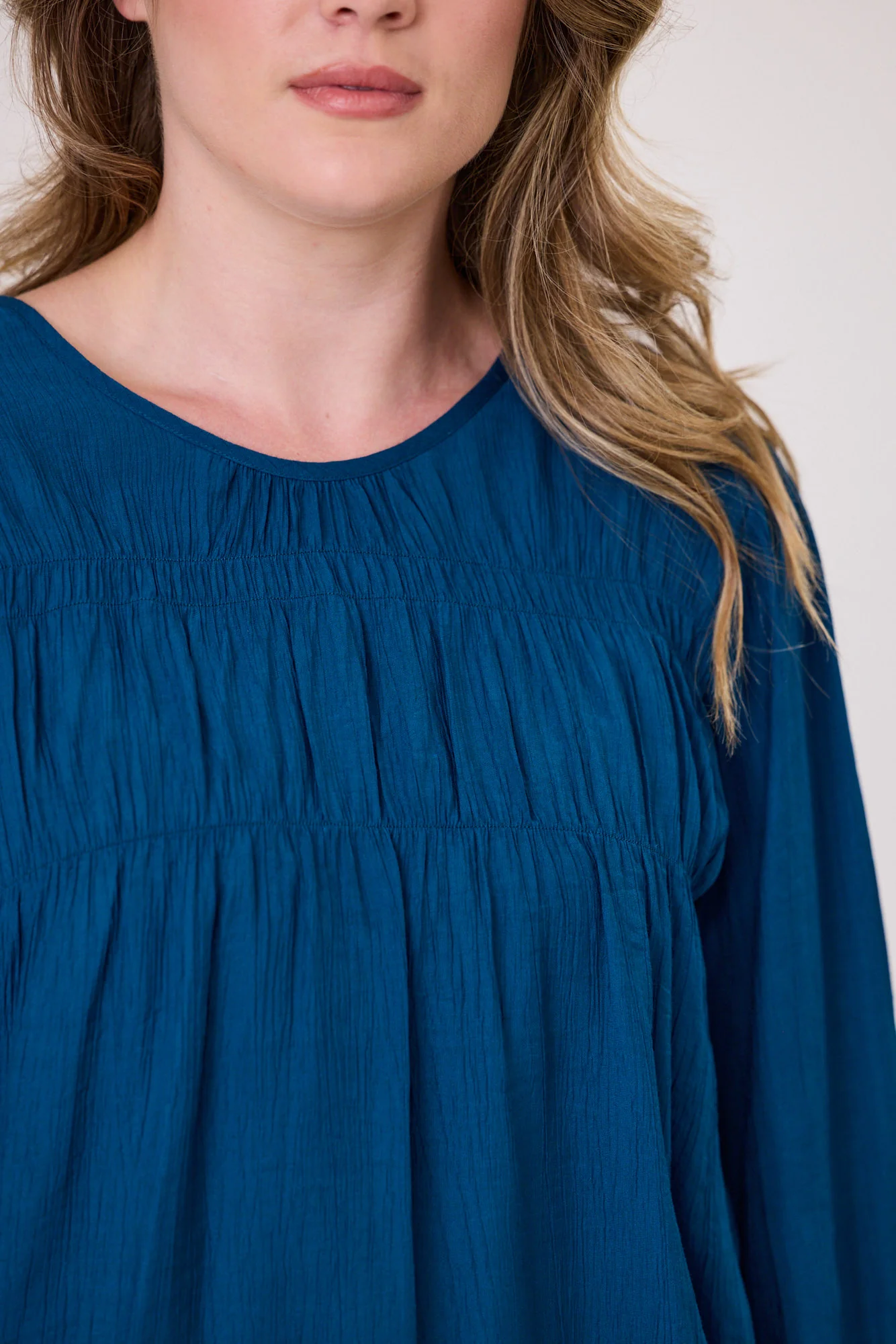 Gloss The Label Koralie Shirred Detail Top Teal - Image 3