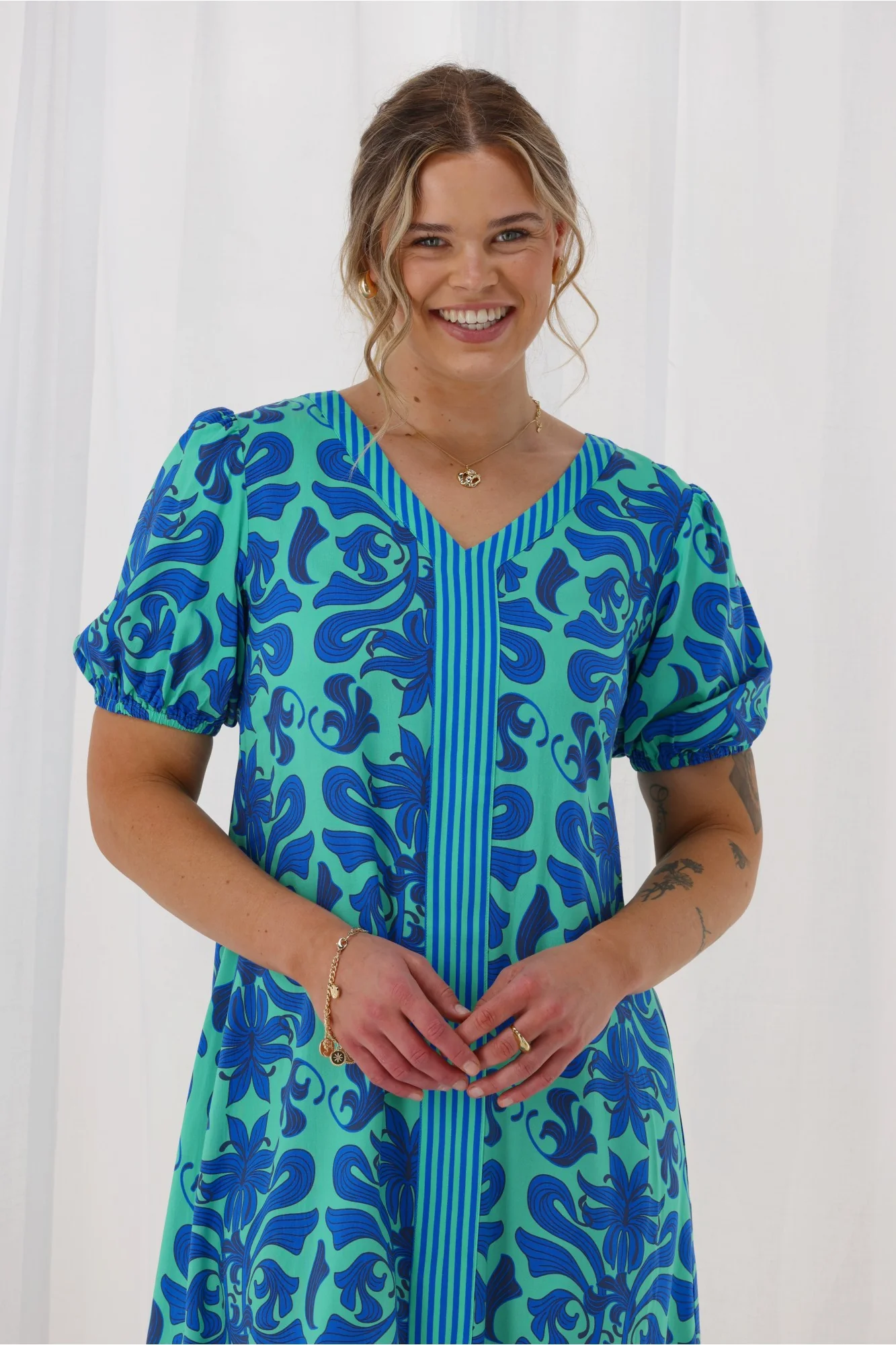 Gloss The Label Lirael Dress Blue Floral - Image 2