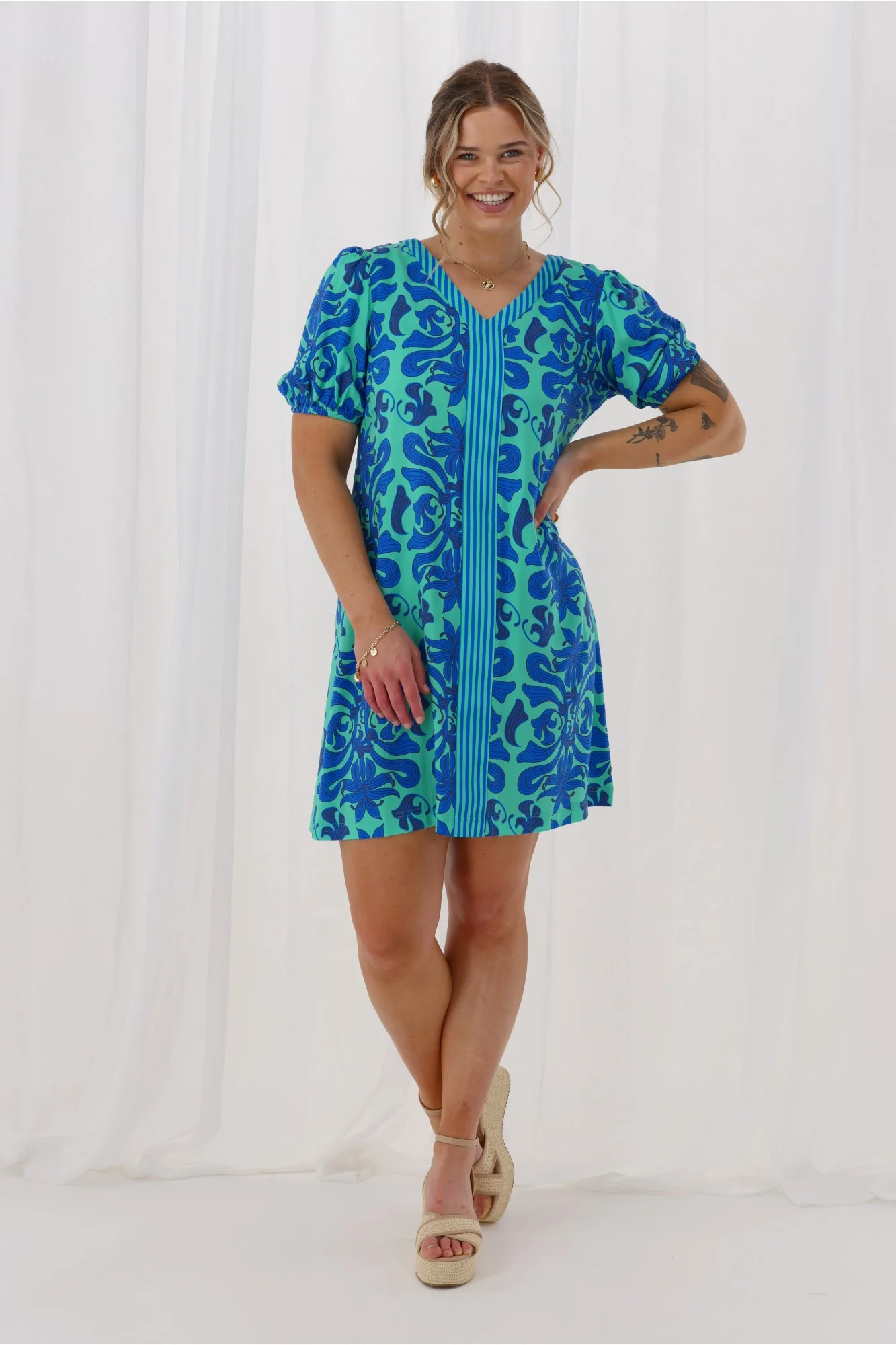 Gloss The Label Lirael Dress Blue Floral - Image 5