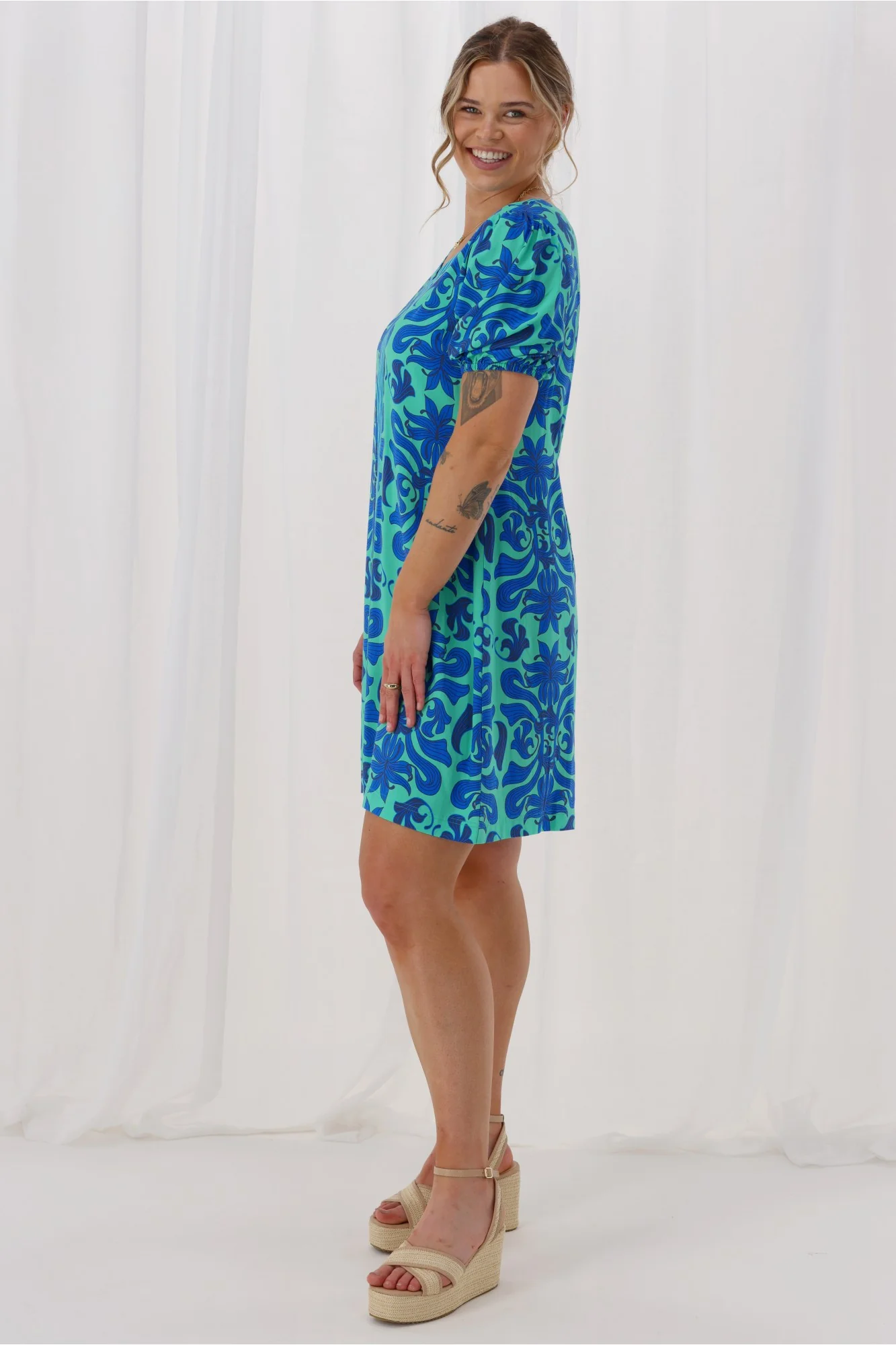 Gloss The Label Lirael Dress Blue Floral - Image 6