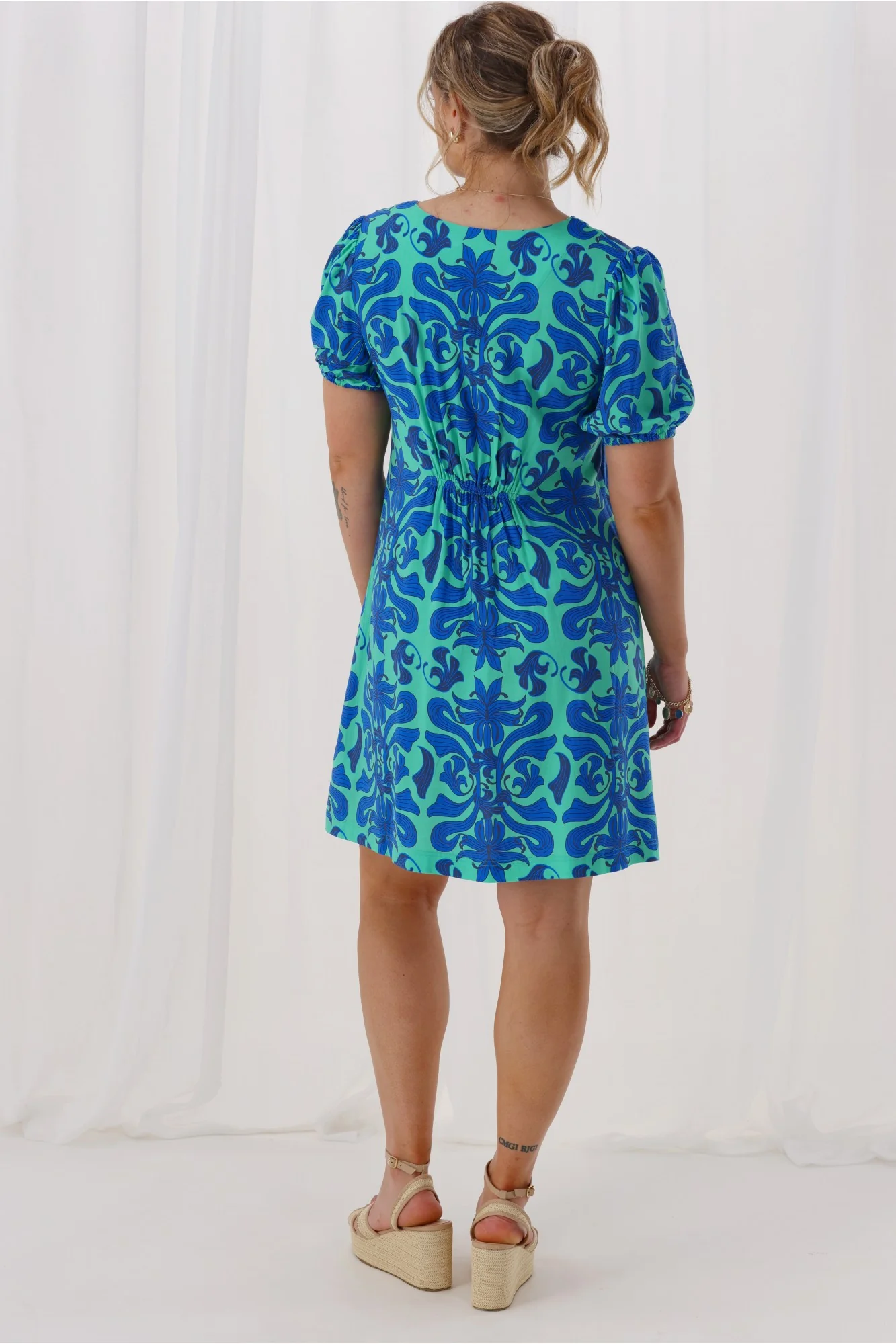 Gloss The Label Lirael Dress Blue Floral - Image 7