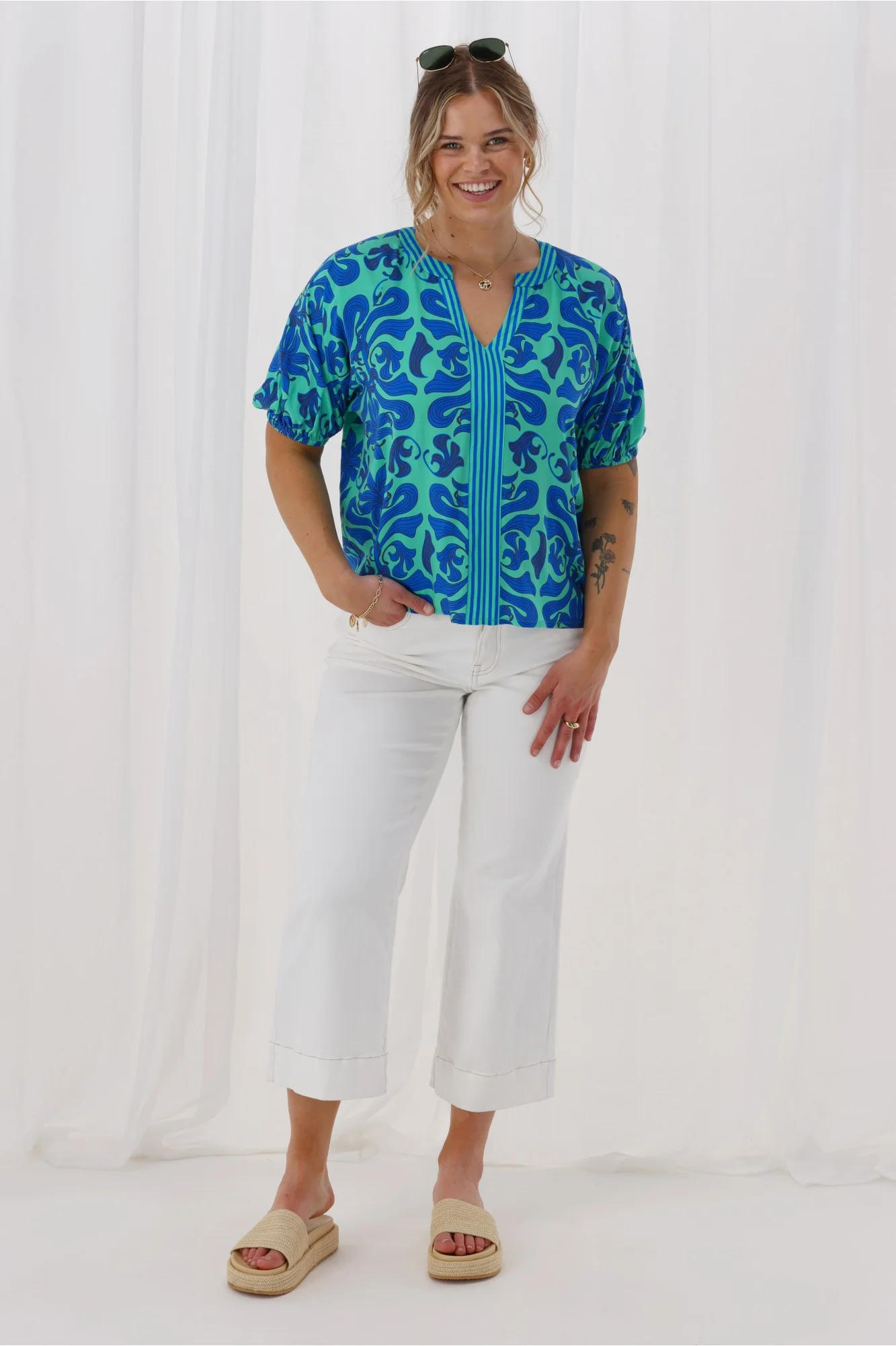Gloss The Label Lirael Top Blue Floral - Image 3