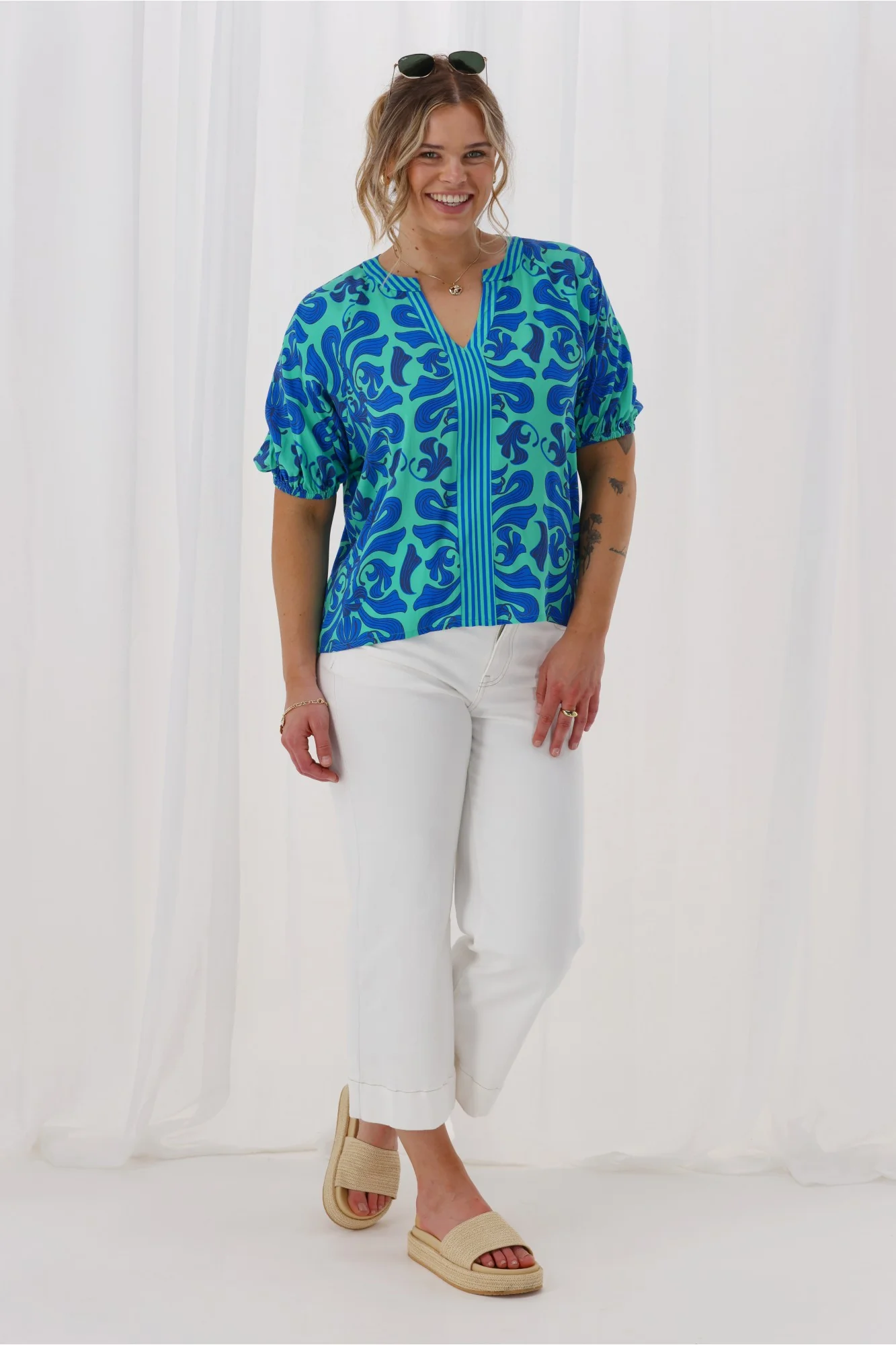 Gloss The Label Lirael Top Blue Floral - Image 4