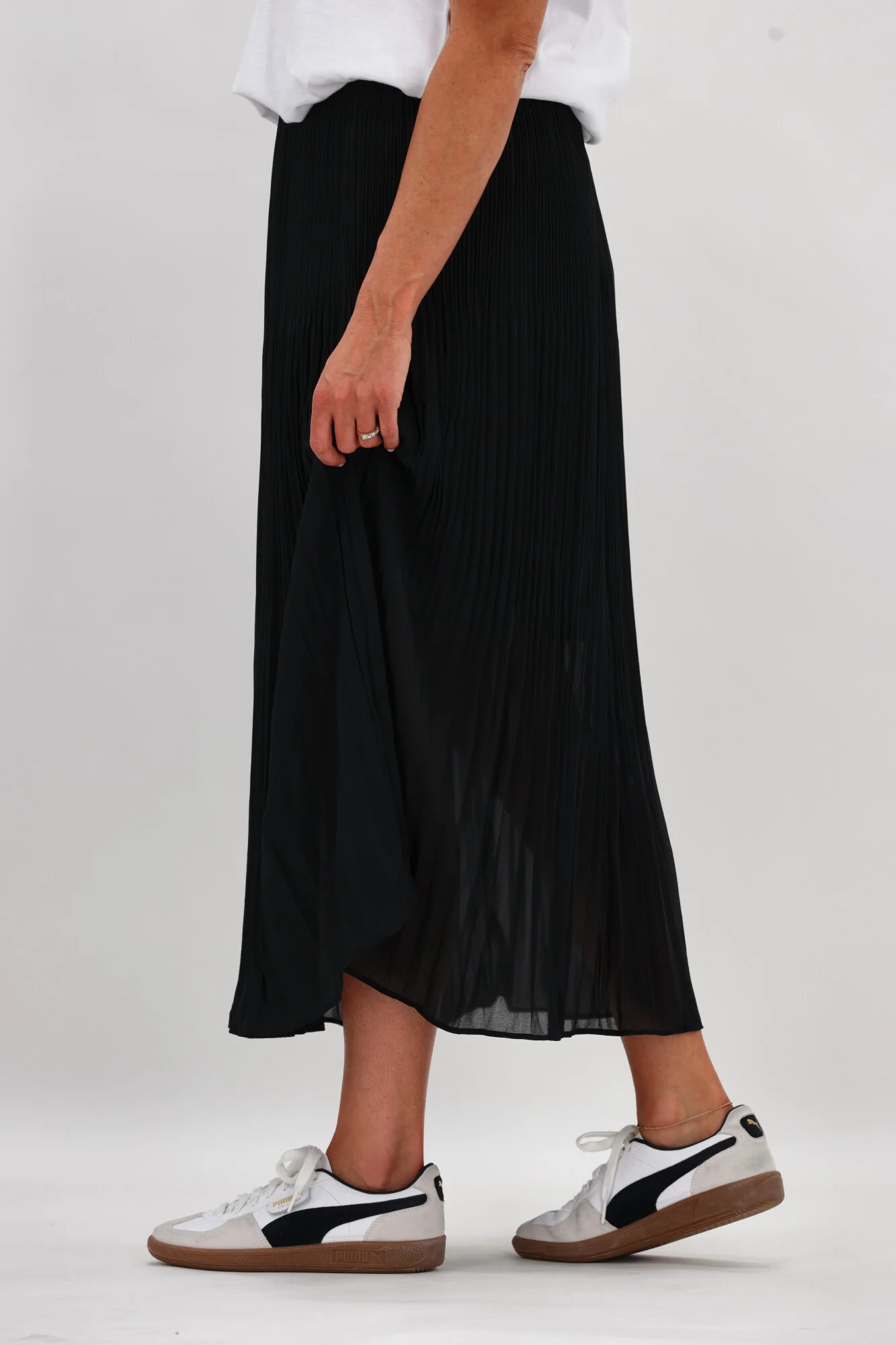 Gloss The Label Lula Variagated Pleated Skirt Black - Image 5