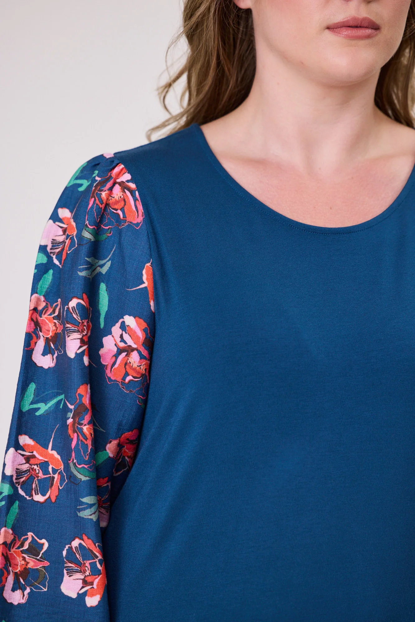 Gloss The Label Malina Contrast Long Sleeve Top Teal Floral - Image 3