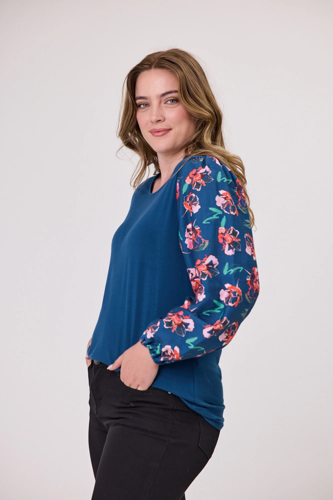 Gloss The Label Malina Contrast Long Sleeve Top Teal Floral - Image 4