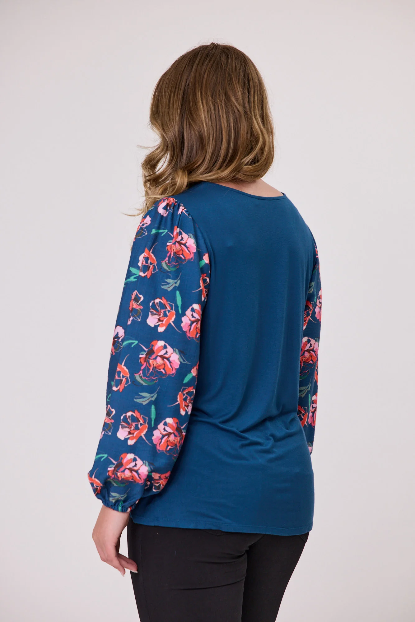 Gloss The Label Malina Contrast Long Sleeve Top Teal Floral - Image 5