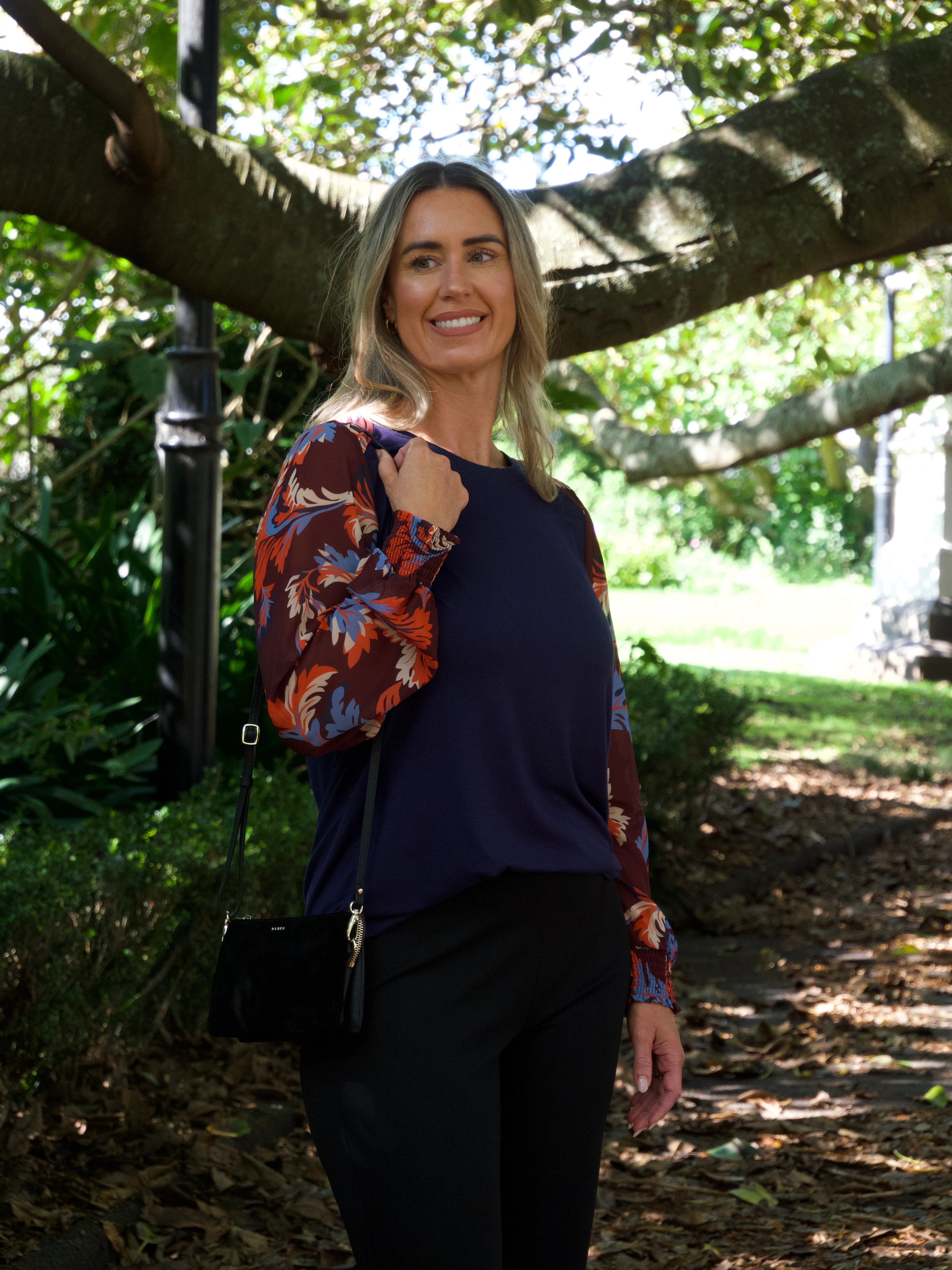Gloss The Label Mirage Contrast Sleeve Top Abstract Leaf - Image 2