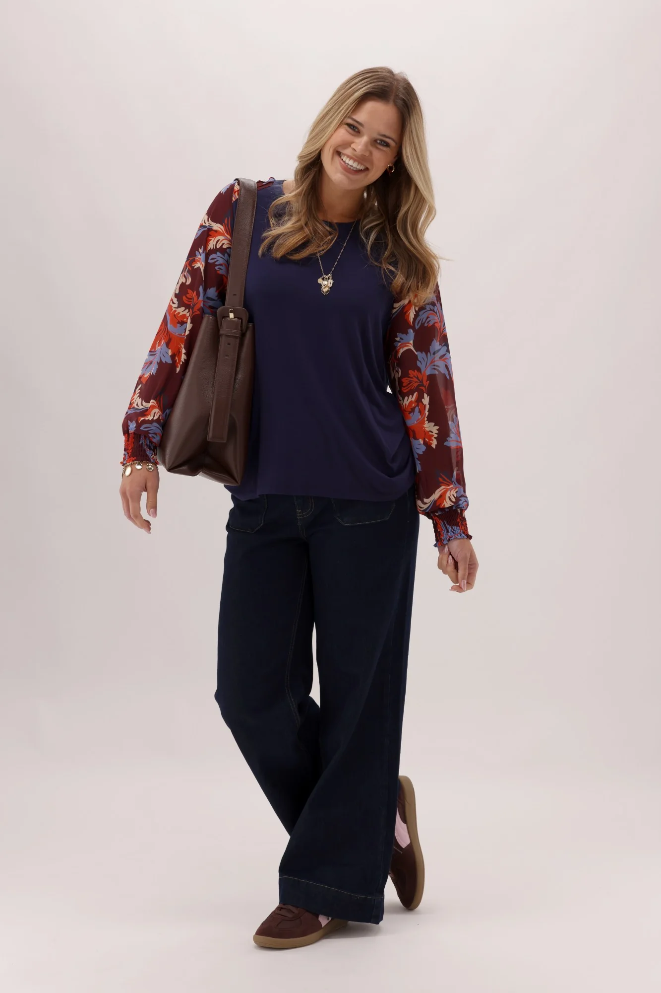 Gloss The Label Mirage Contrast Sleeve Top Abstract Leaf - Image 5