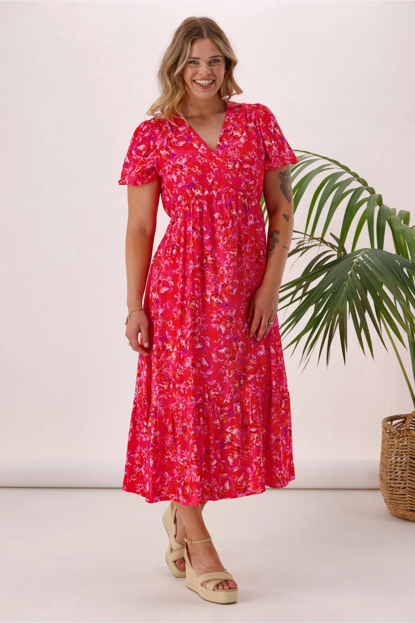 Gloss The Label Miro Dress Red Pink Floral - Image 3