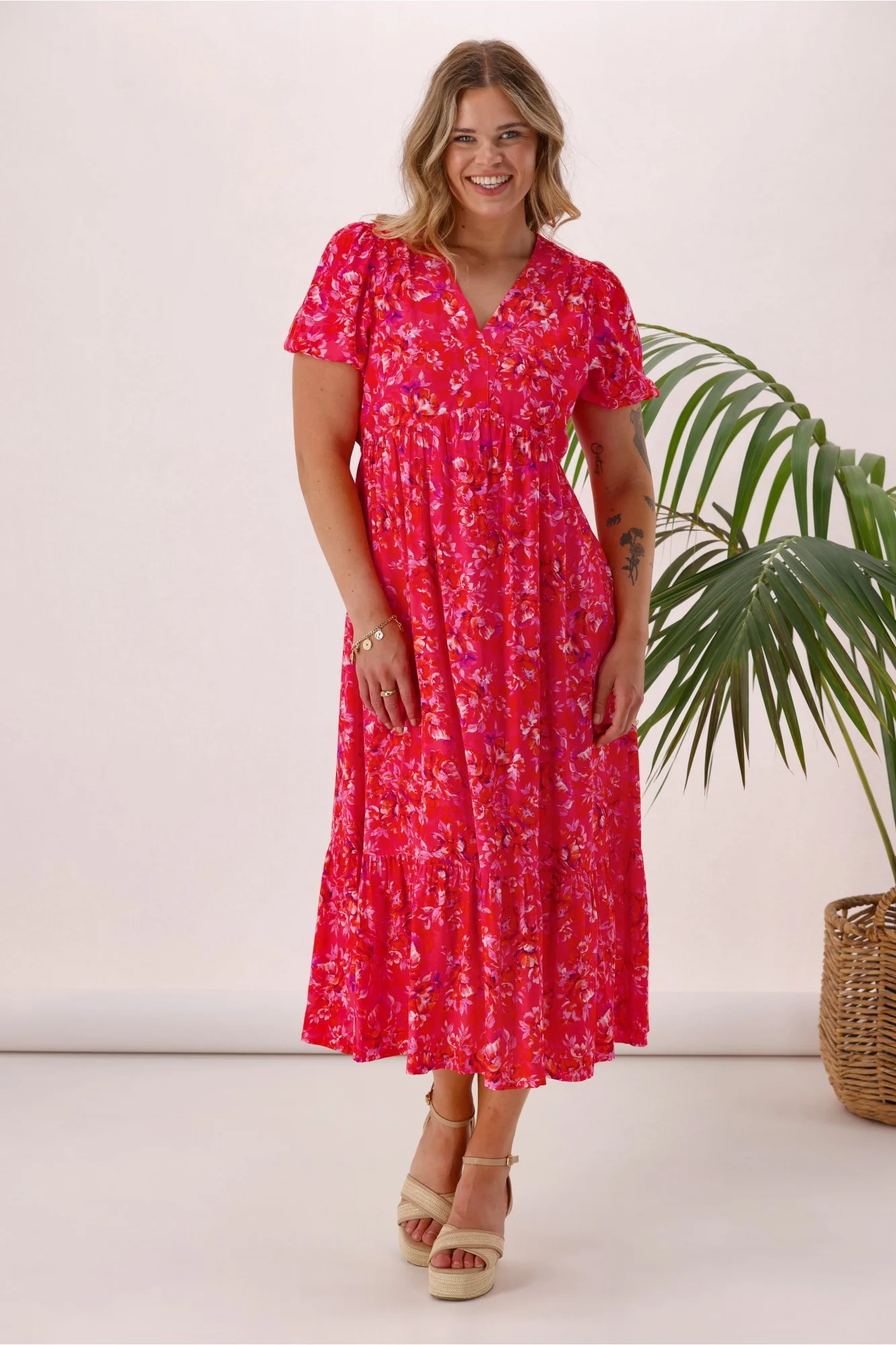 Gloss The Label Miro Dress Red Pink Floral - Image 4