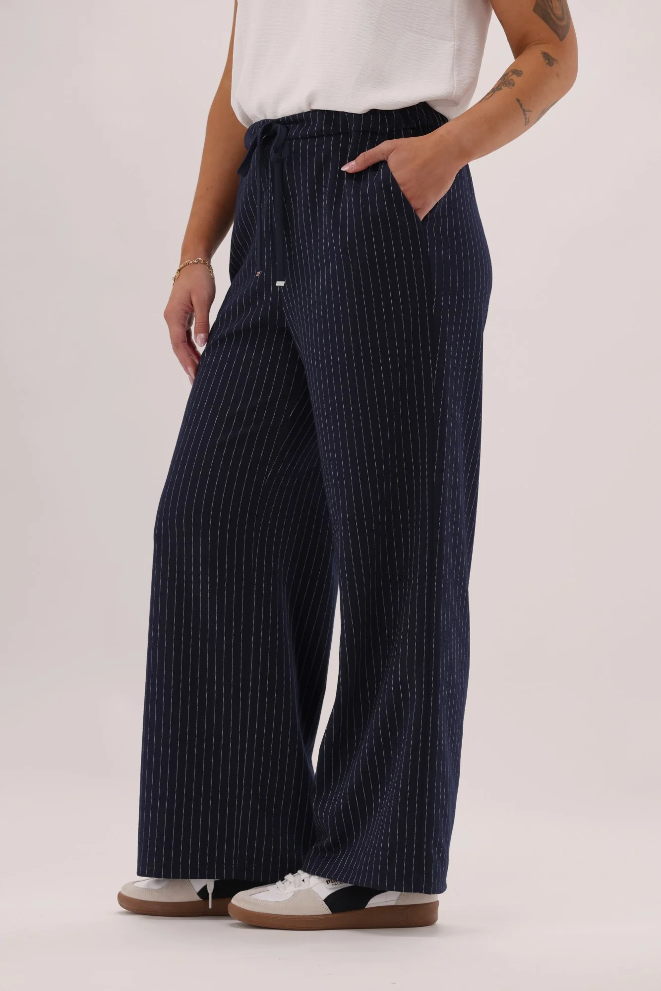 Gloss The Label Motto Pinstripe Pant Navy - Image 3