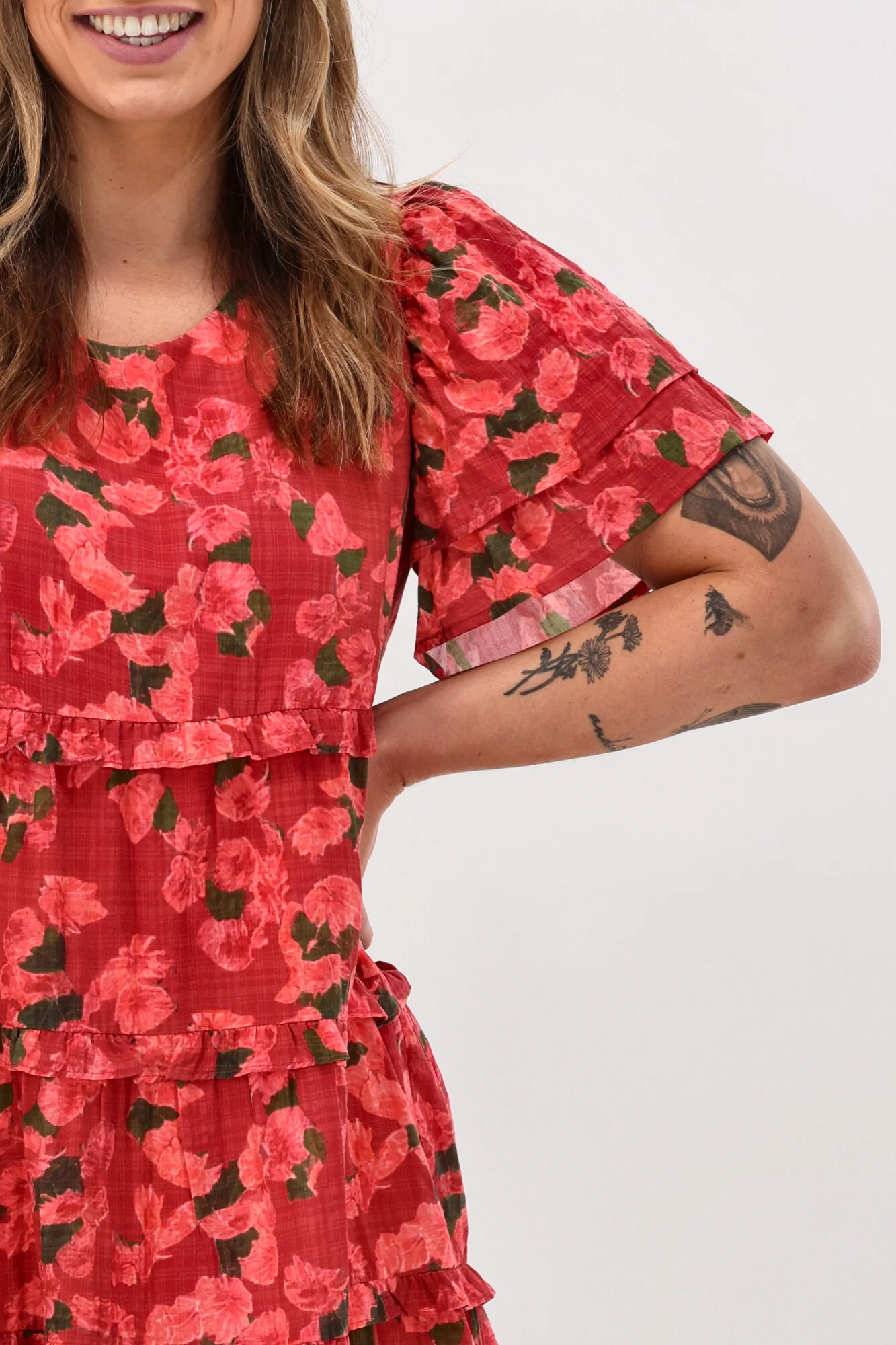 Gloss The Label Nayala Ruffle Tier Dress Coral Red Print - Image 4
