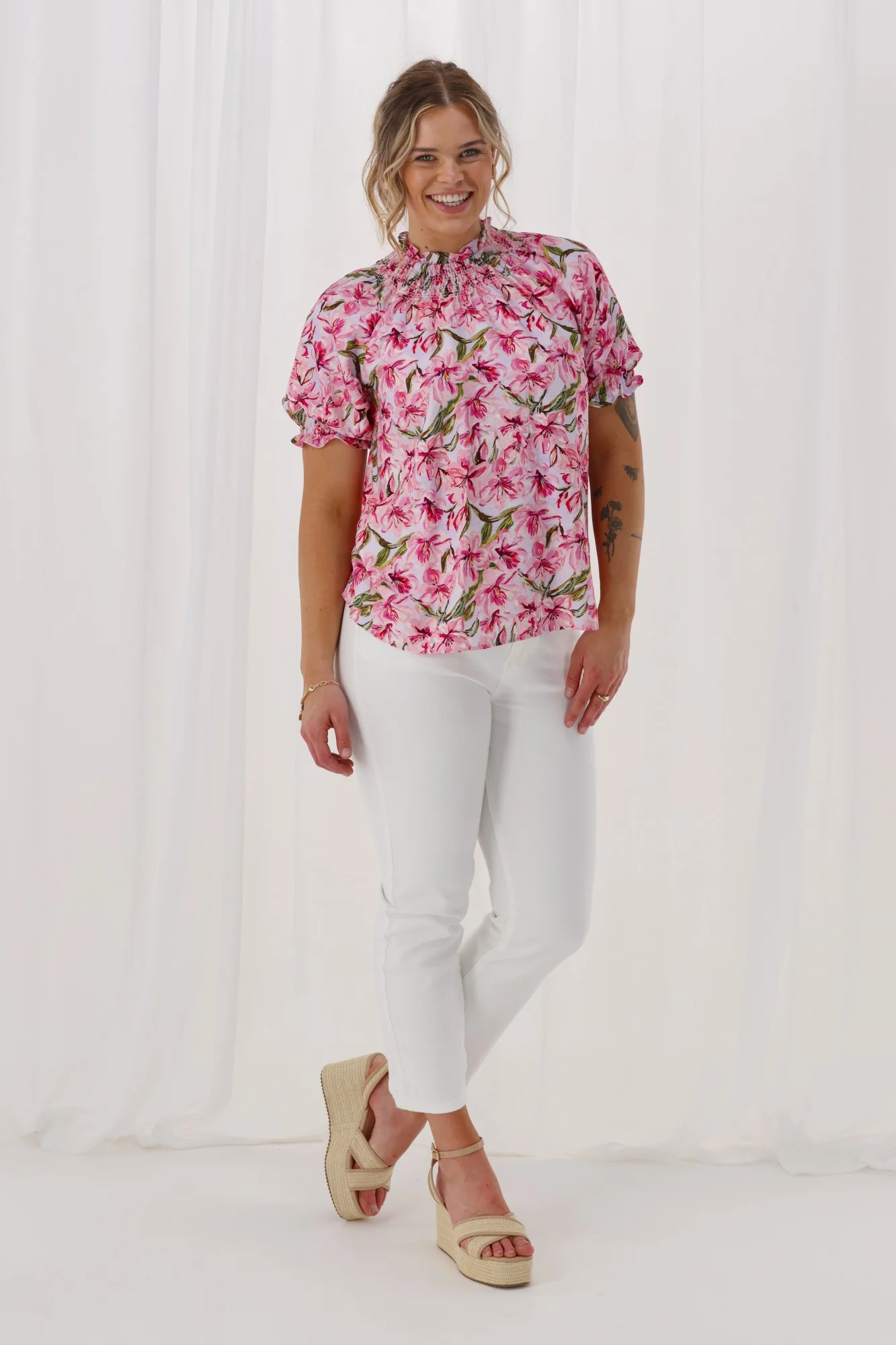 Gloss The Label Nytrah Textured Puff Sleeve Top Pink Floral - Image 3