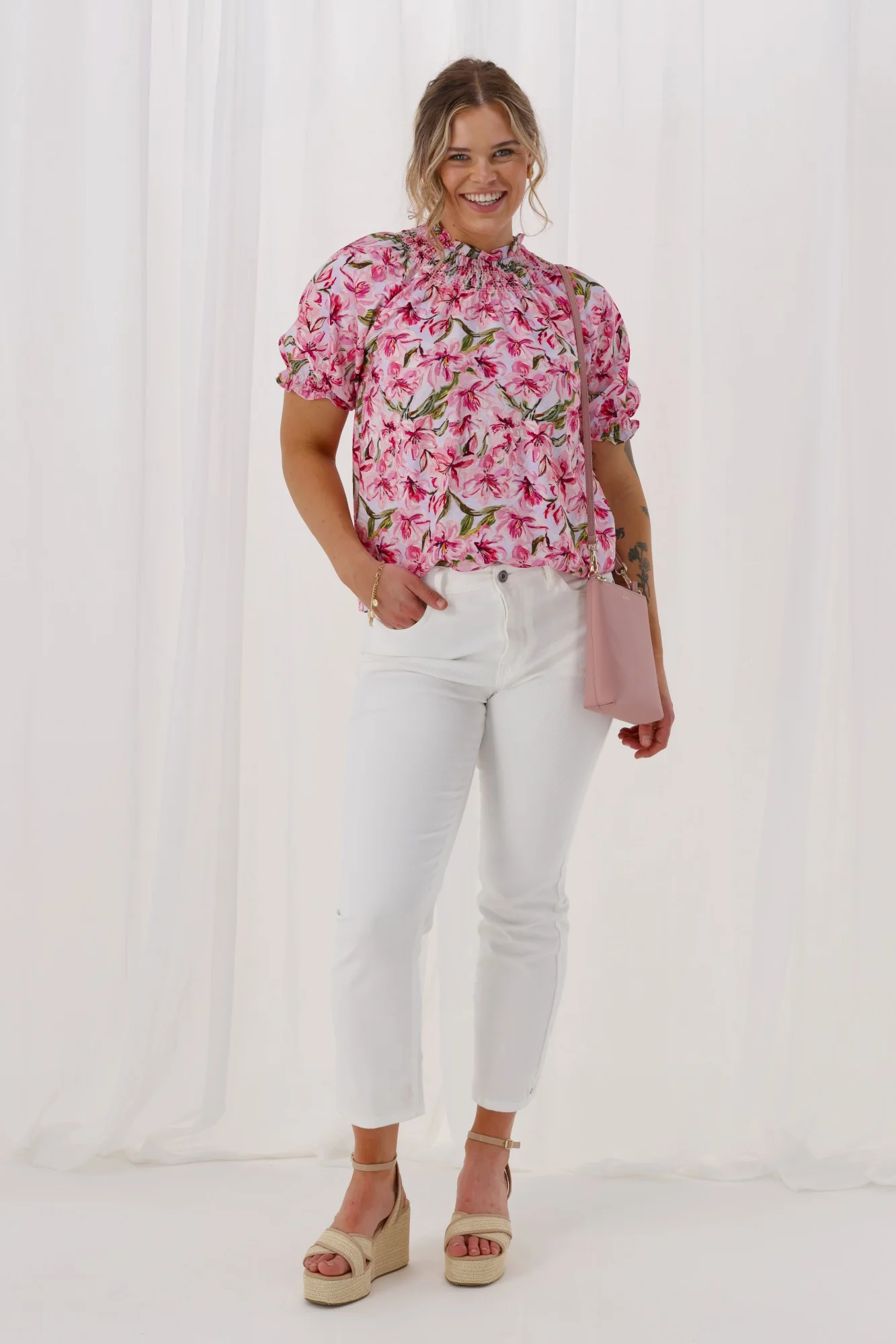 Gloss The Label Nytrah Textured Puff Sleeve Top Pink Floral - Image 4