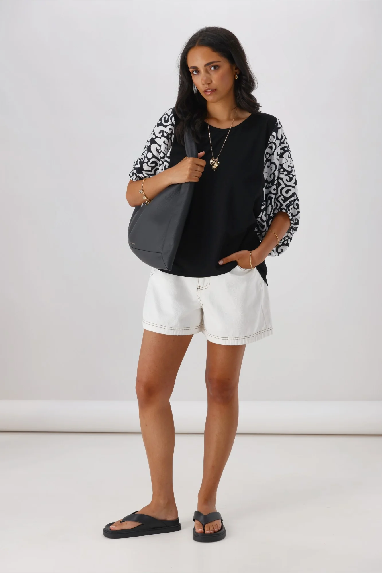 Gloss the Label Ornelle Contrast Sleeve Top Black Natural - Image 4