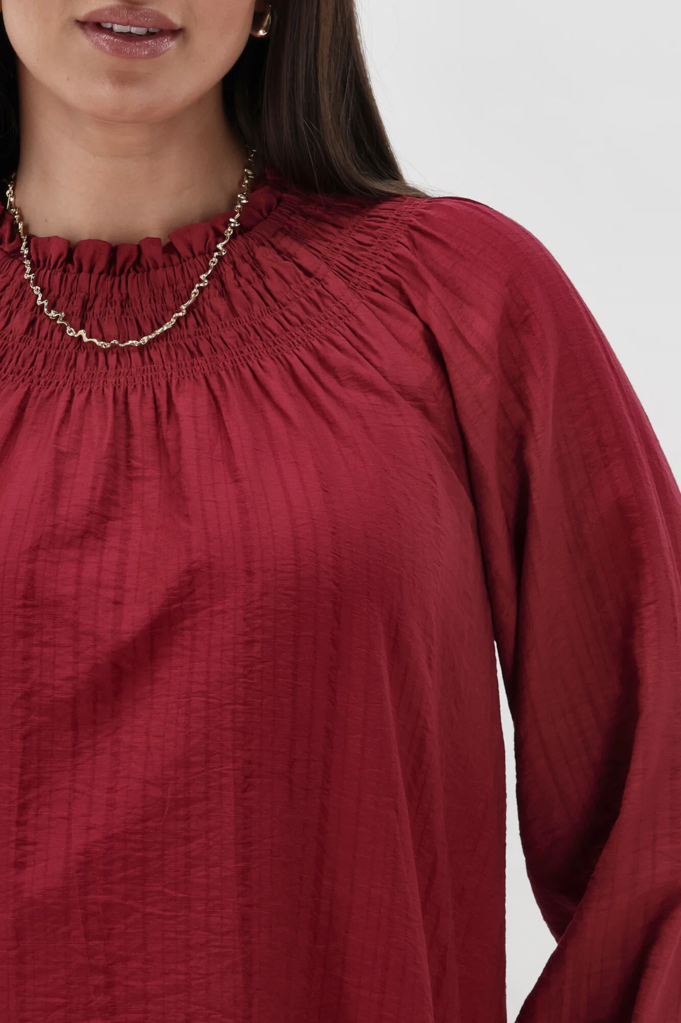 Gloss The Label Raewyn Shirred Neck Top Cranberry - Image 4