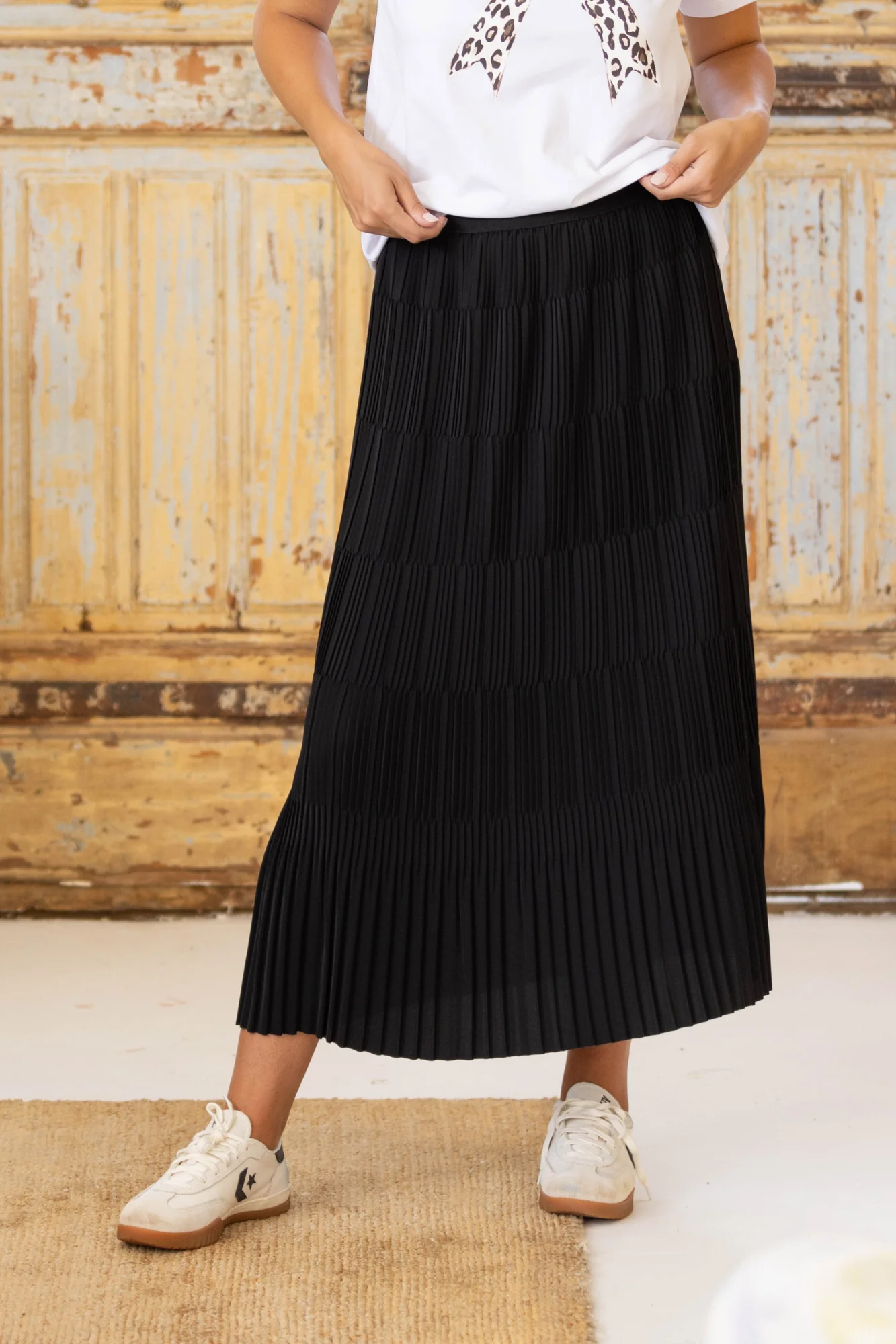 Gloss The Label Ricco Pleated Skirt Black - Image 2