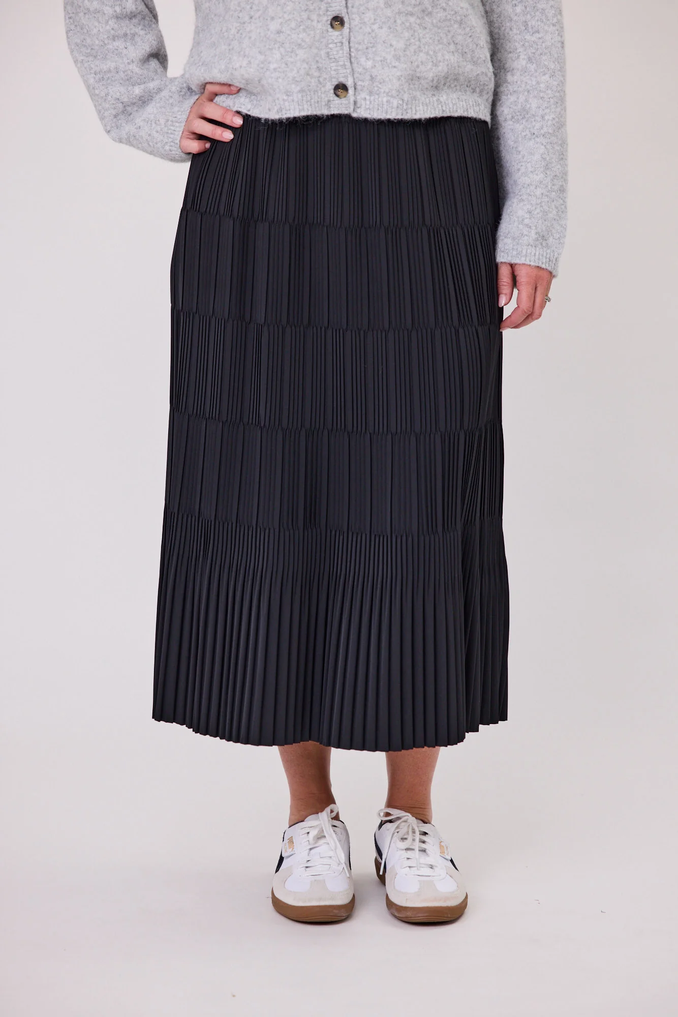 Gloss The Label Ricco Pleated Skirt Black - Image 4