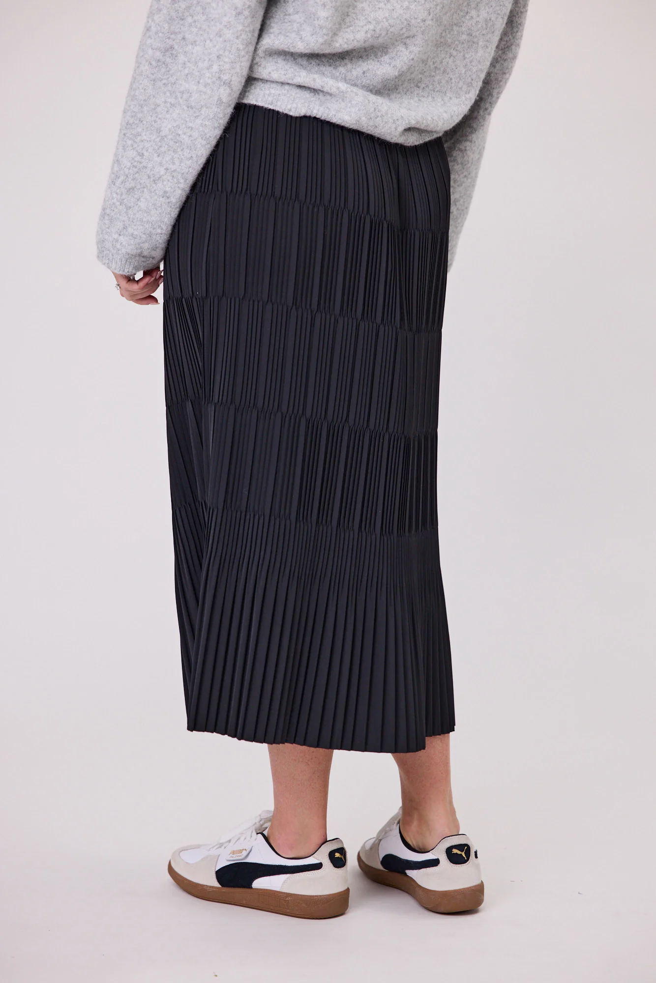 Gloss The Label Ricco Pleated Skirt Black - Image 6