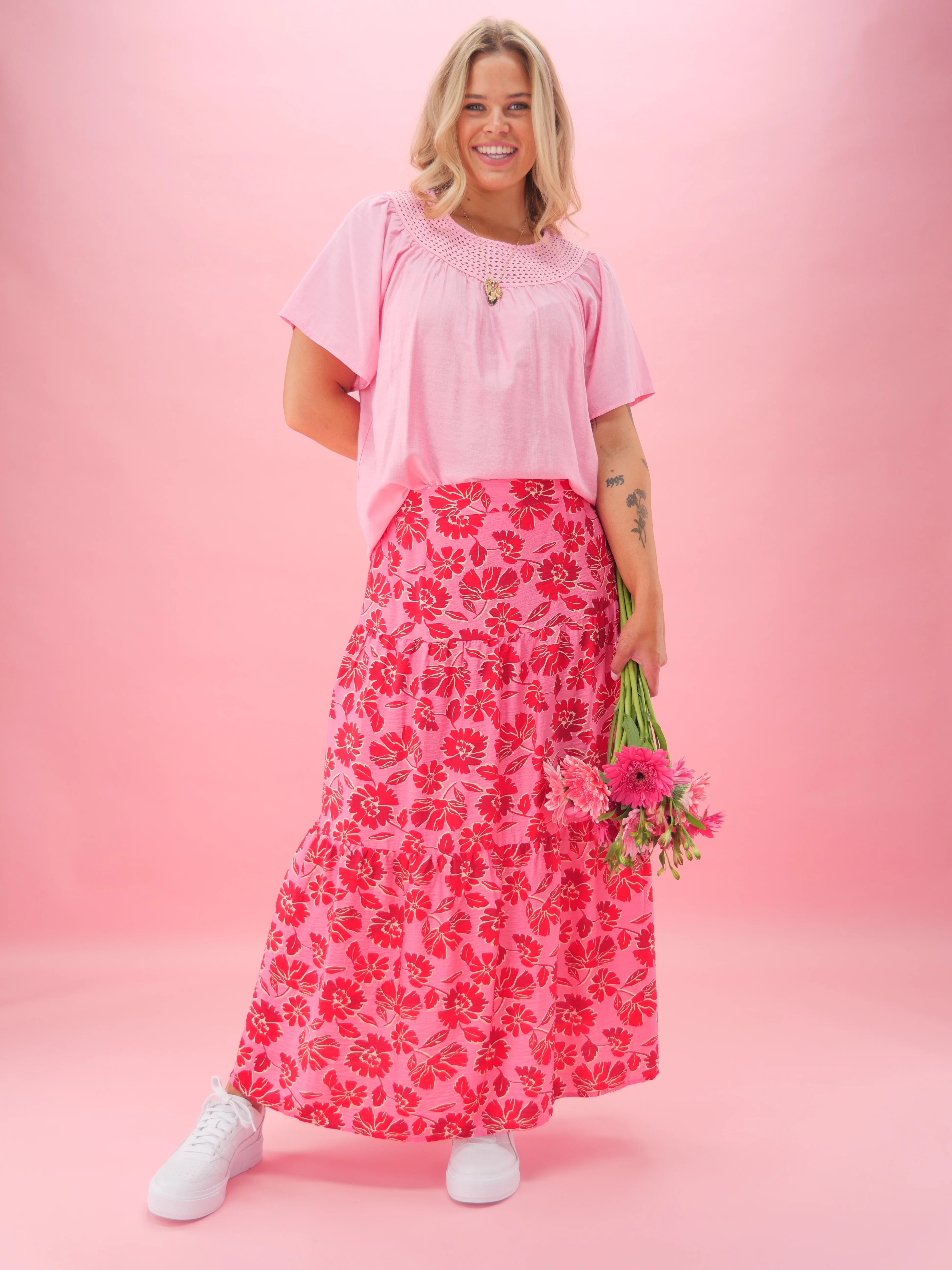 Gloss The Label Rosalie Tiered Skirt Red Pink Floral - Image 3