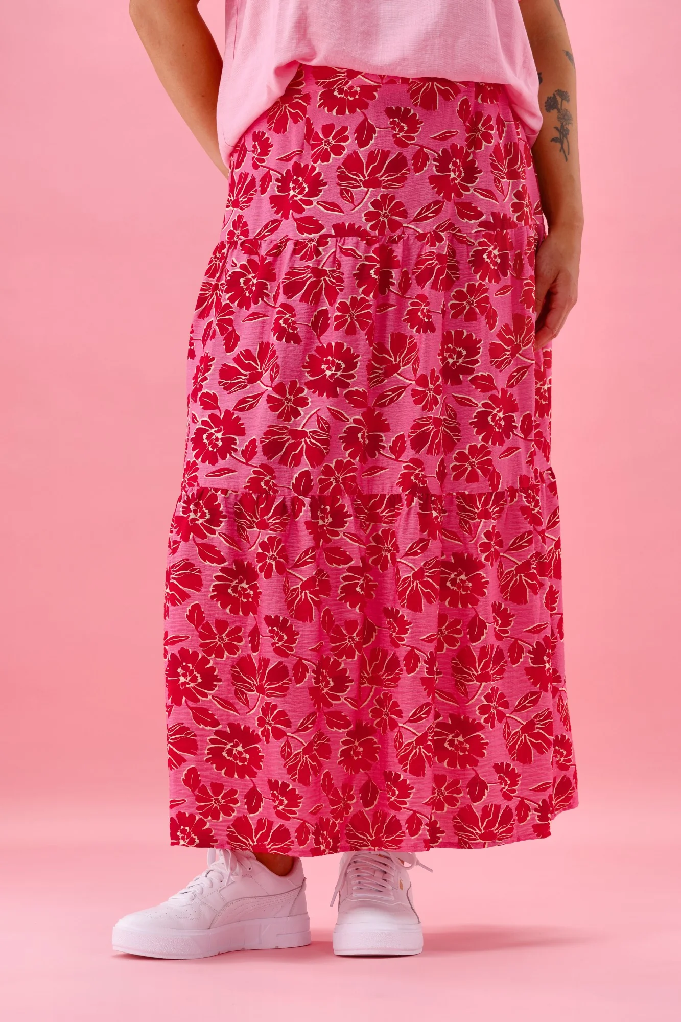 Gloss The Label Rosalie Tiered Skirt Red Pink Floral - Image 4
