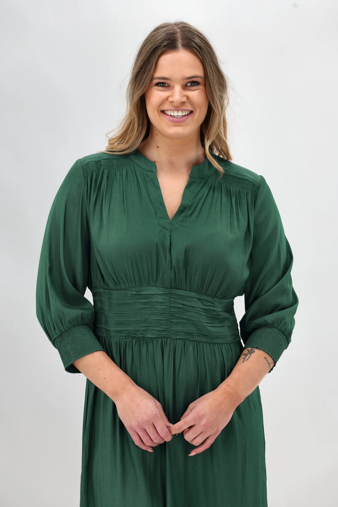 Gloss The Label Tomas Shirred Short Sleeve Dress Emerald Green - Image 2
