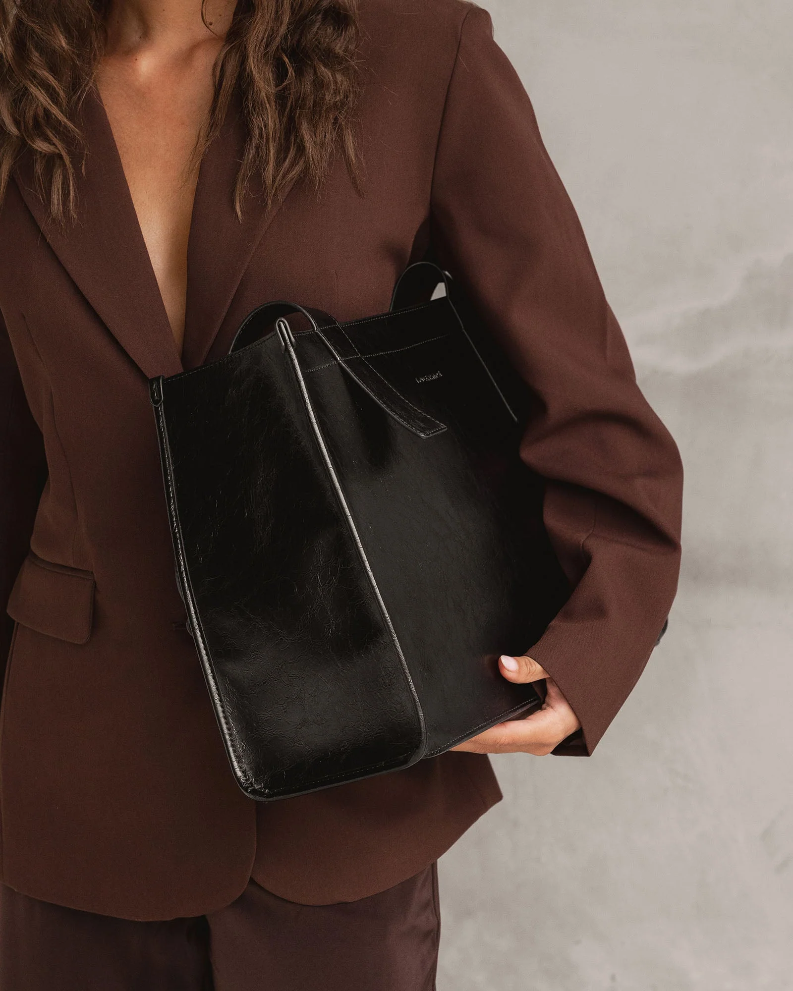 Louenhide Riley Tote Bag Black Patent - Image 5