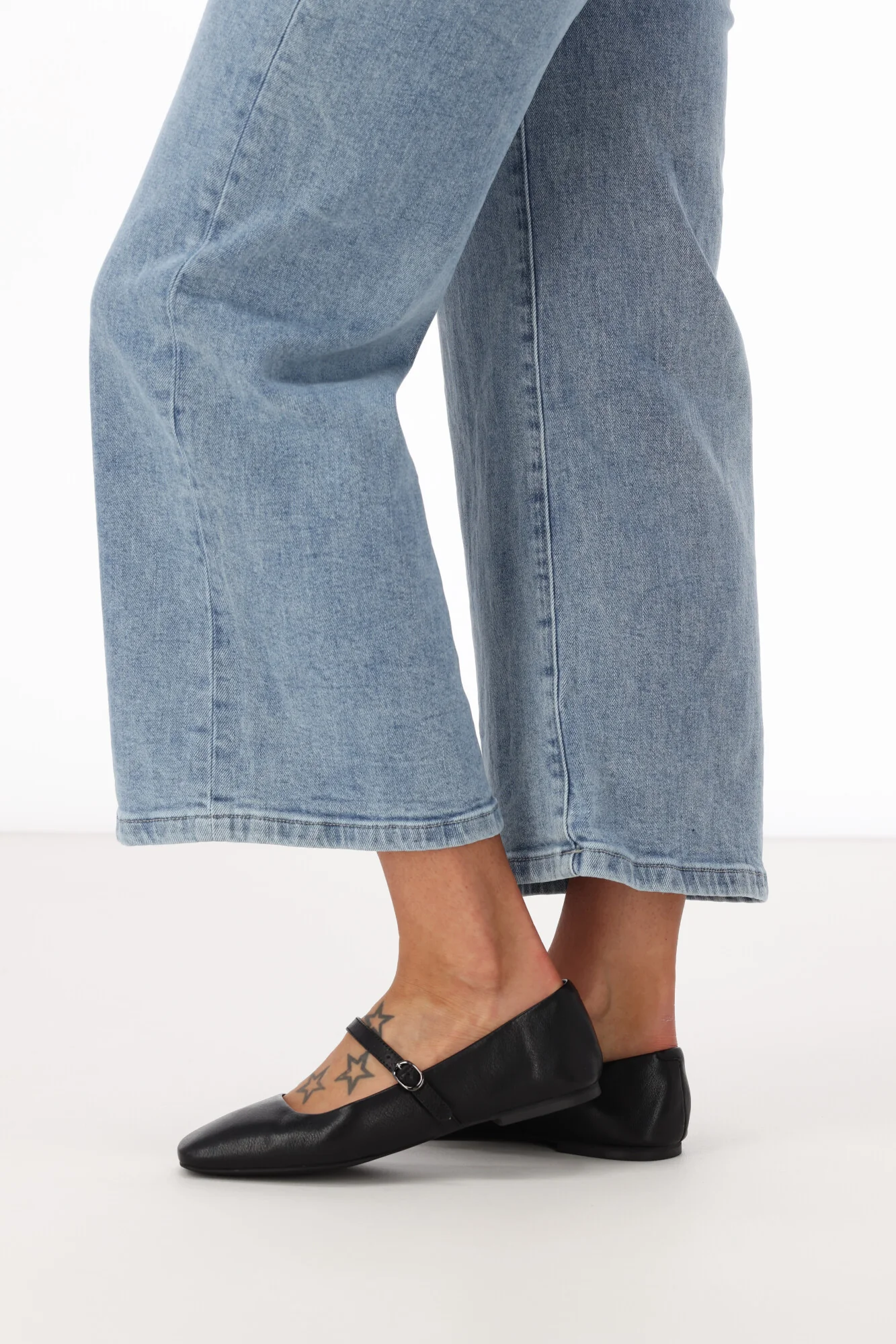Mollini Tokena Black Leather Flats - Image 4