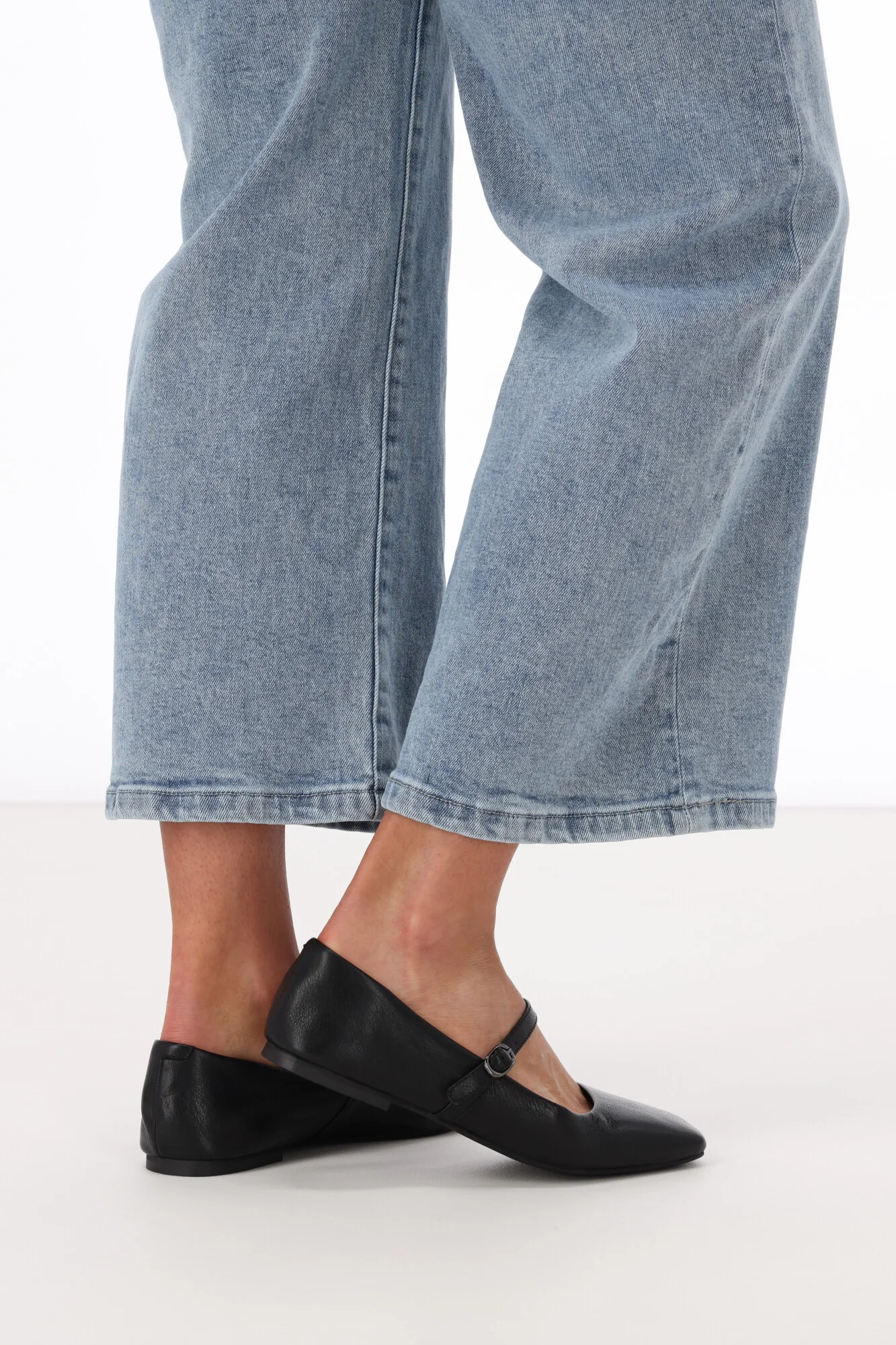 Mollini Tokena Black Leather Flats - Image 7