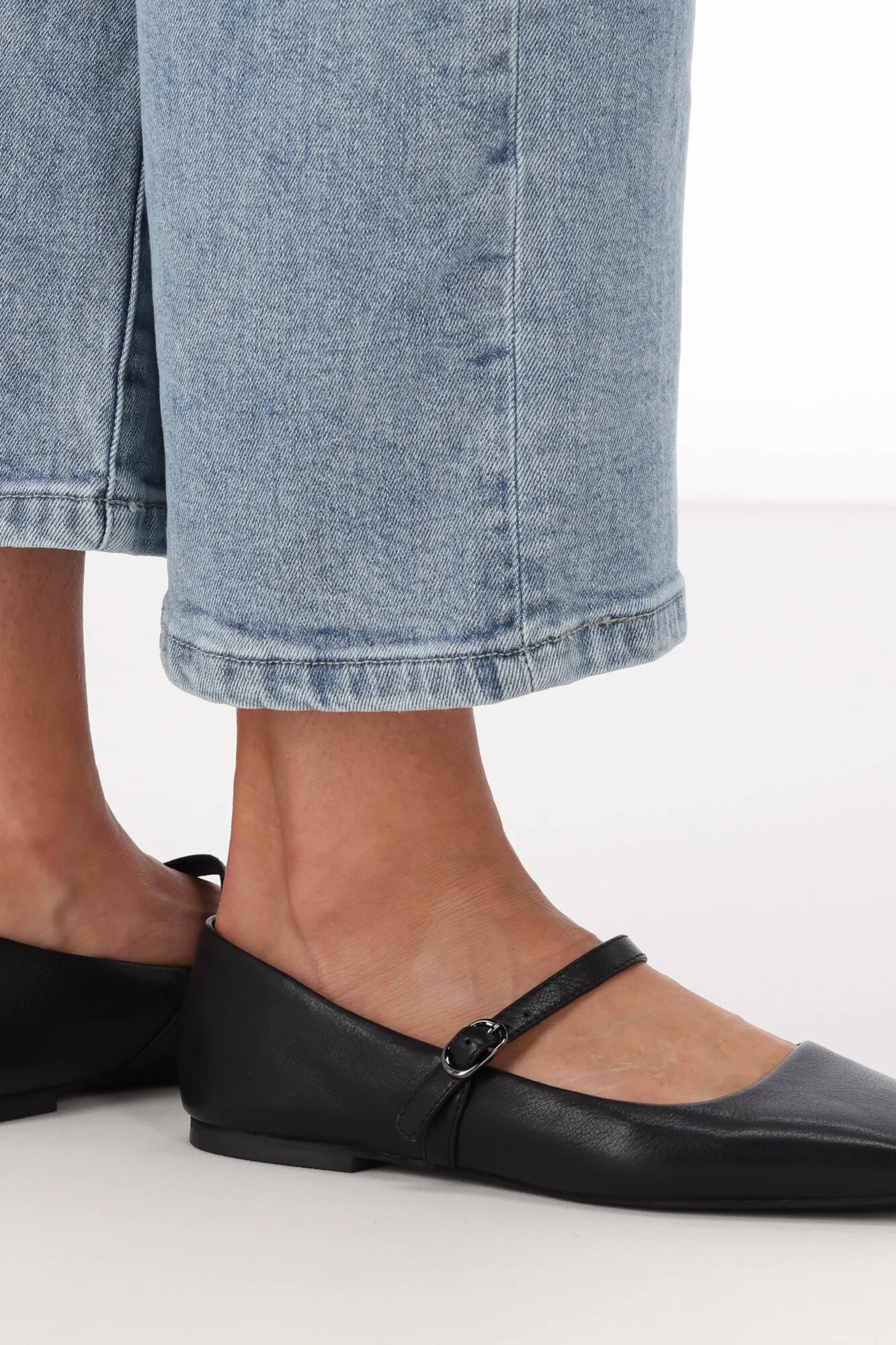 Mollini Tokena Black Leather Flats - Image 8