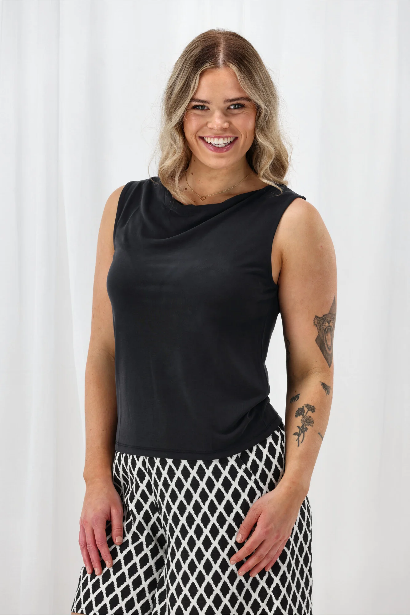 ONLY Onlfree Life S/L Draping Neck Top Jrs Black