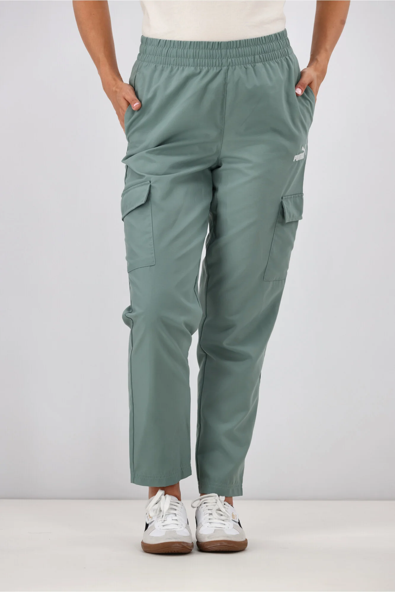 Puma ESS No 1 Logo Woven Cargo Pants op Green Moon - Image 2
