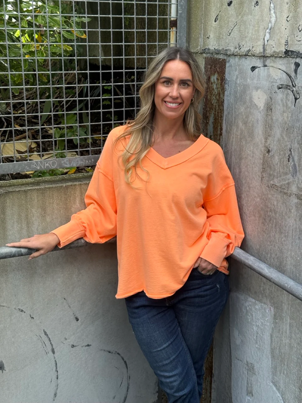 Rebel Club Easy V Sweat Orange
