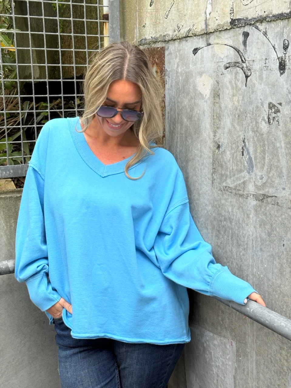 Rebel Club Easy V Sweat Blue