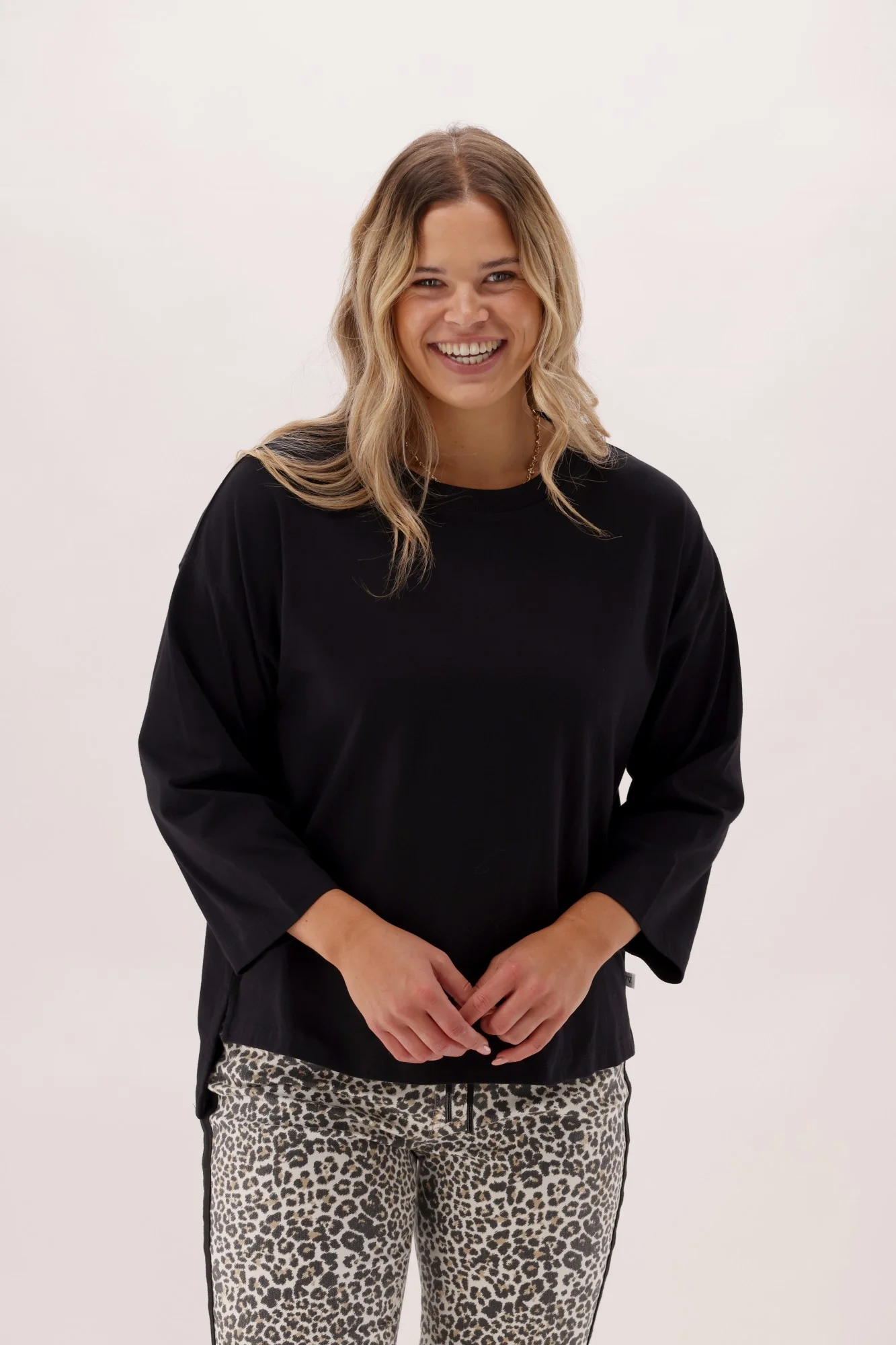 Shine On Essentials 3/4 Relaxed Tee Black
