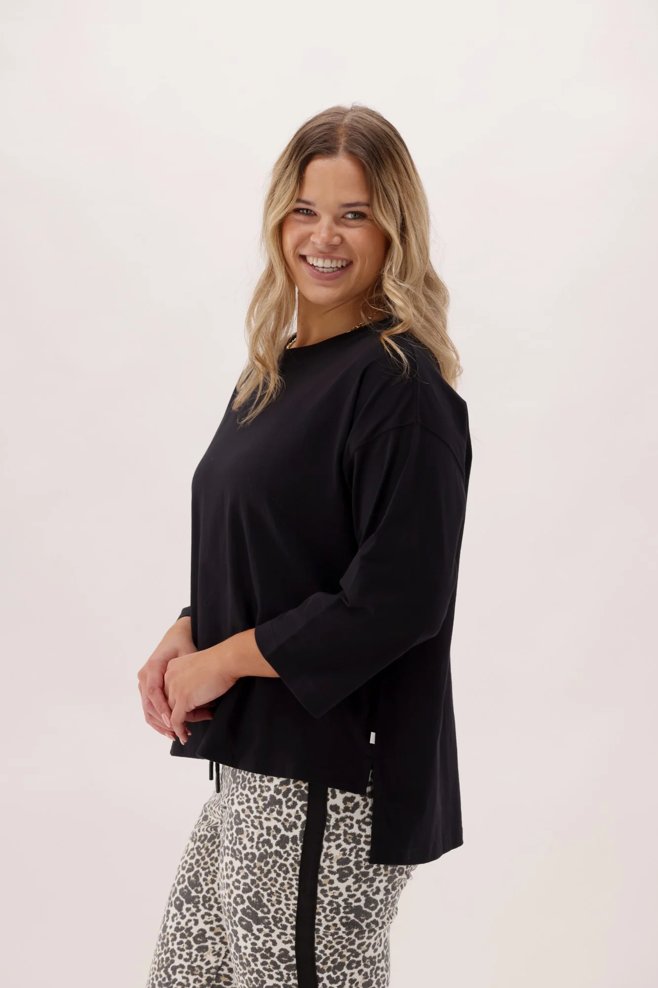 Shine On Essentials 3/4 Relaxed Tee Black - Image 2