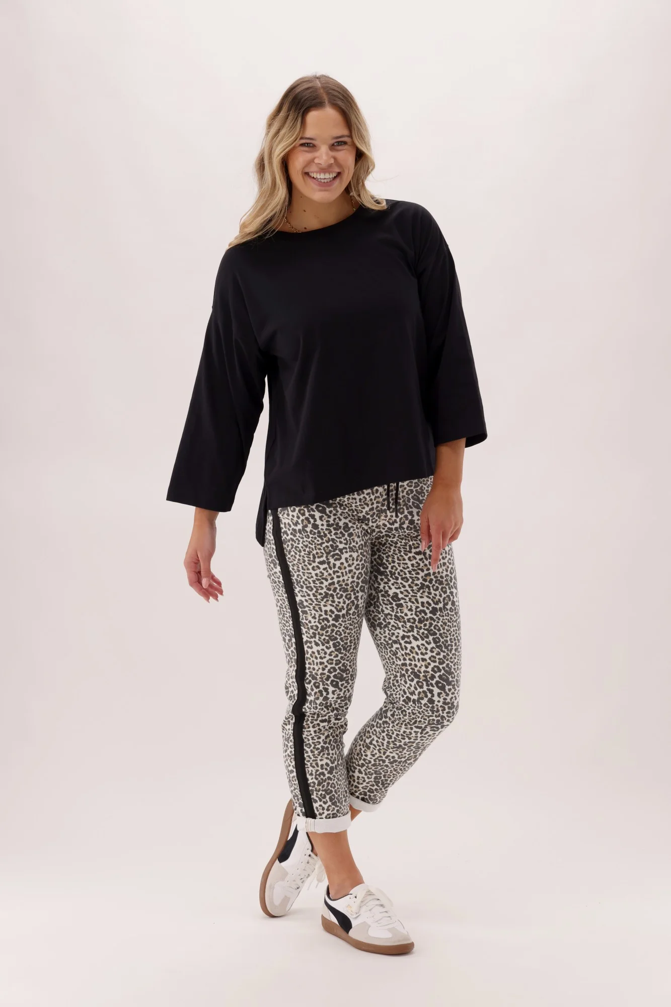 Shine On Essentials 3/4 Relaxed Tee Black - Image 4