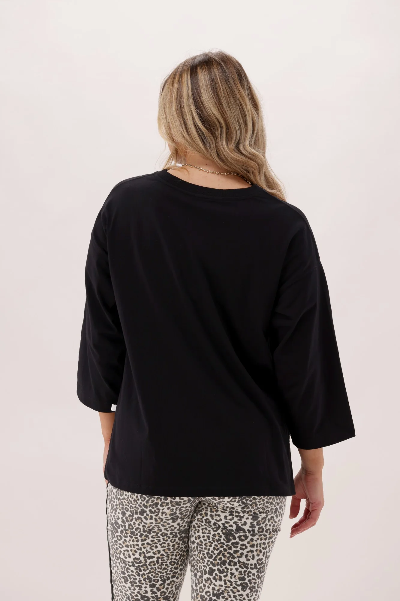 Shine On Essentials 3/4 Relaxed Tee Black - Image 5