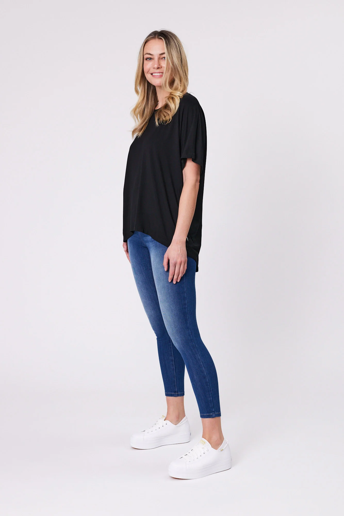 Shine On Essentials Comfort Tee Black - Image 3