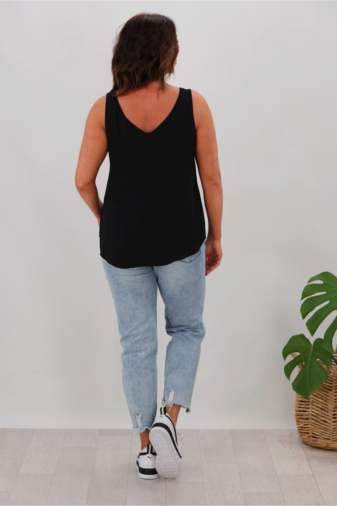 Shine On Label Amelia V Neck Cami Black - Image 11