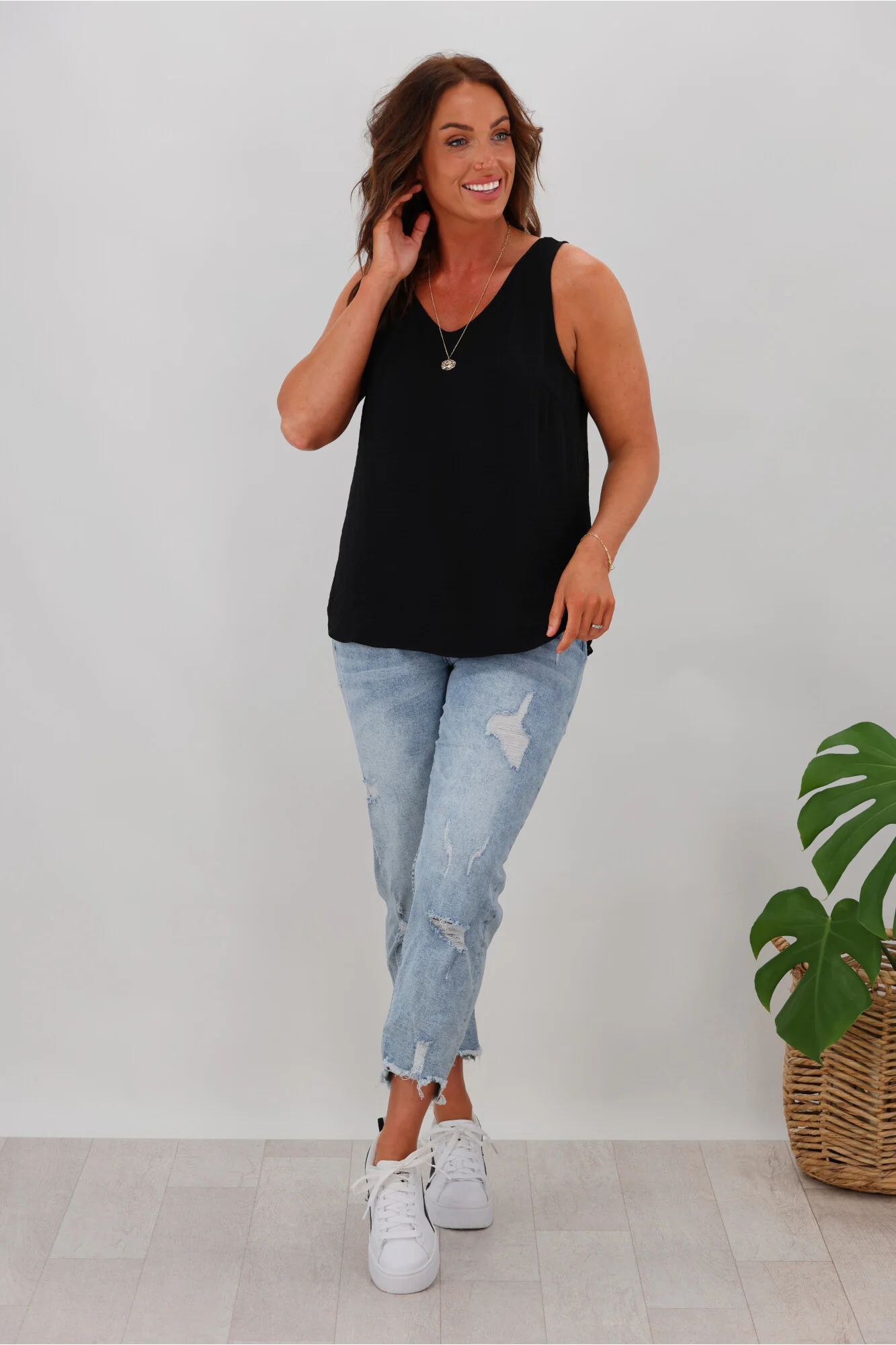 Shine On Label Amelia V Neck Cami Black - Image 4