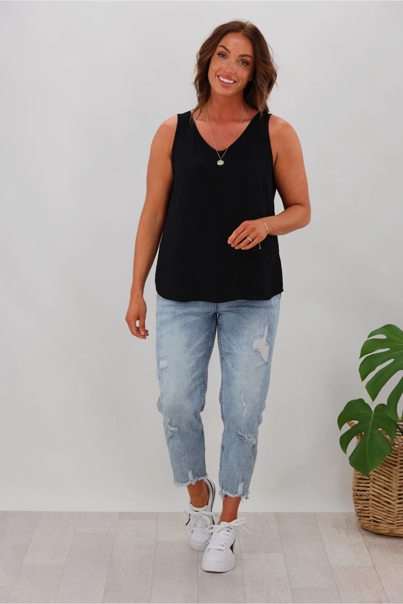 Shine On Label Amelia V Neck Cami Black - Image 9