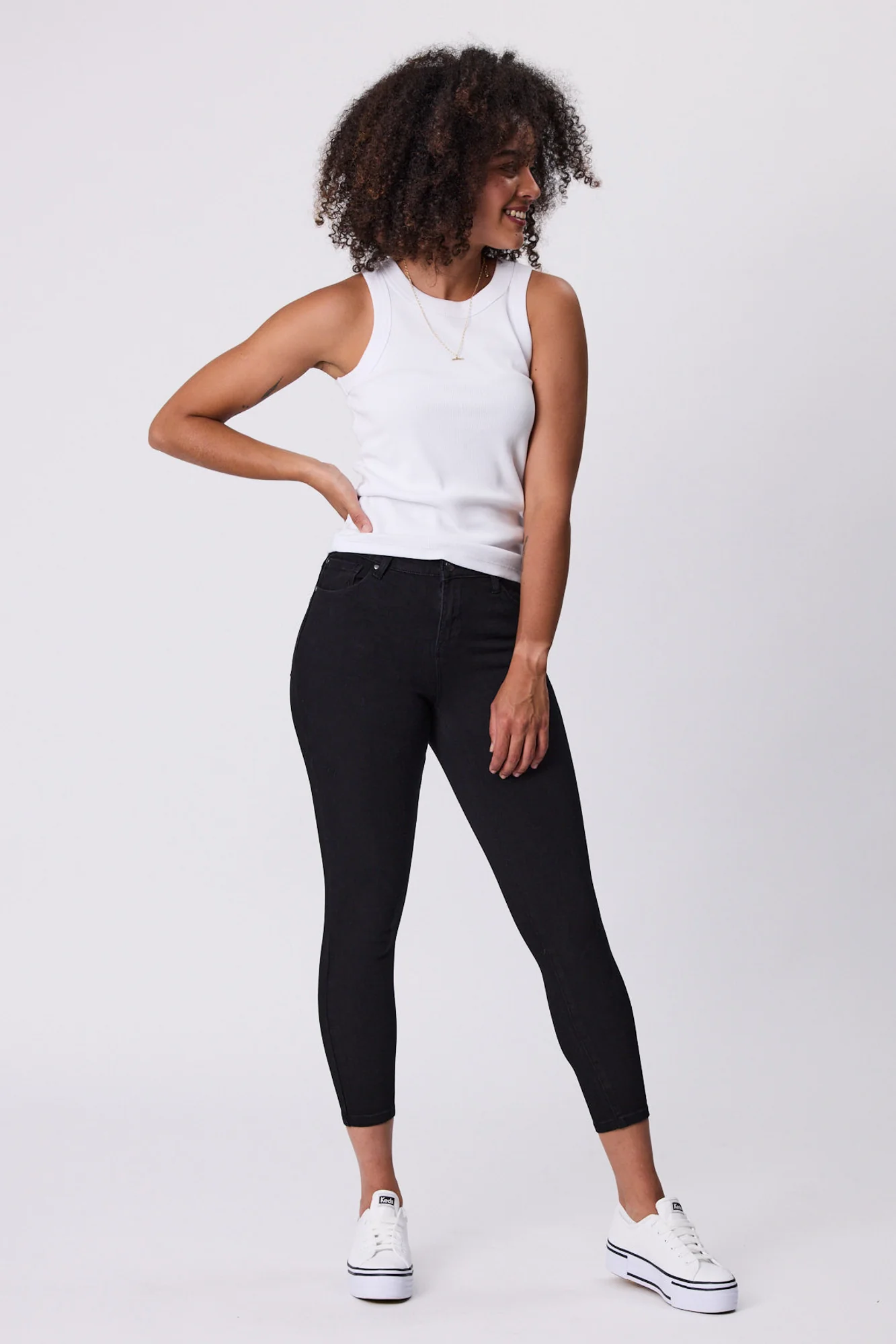 Shine On Label Cropped Sculpt Jeans Black - Image 3