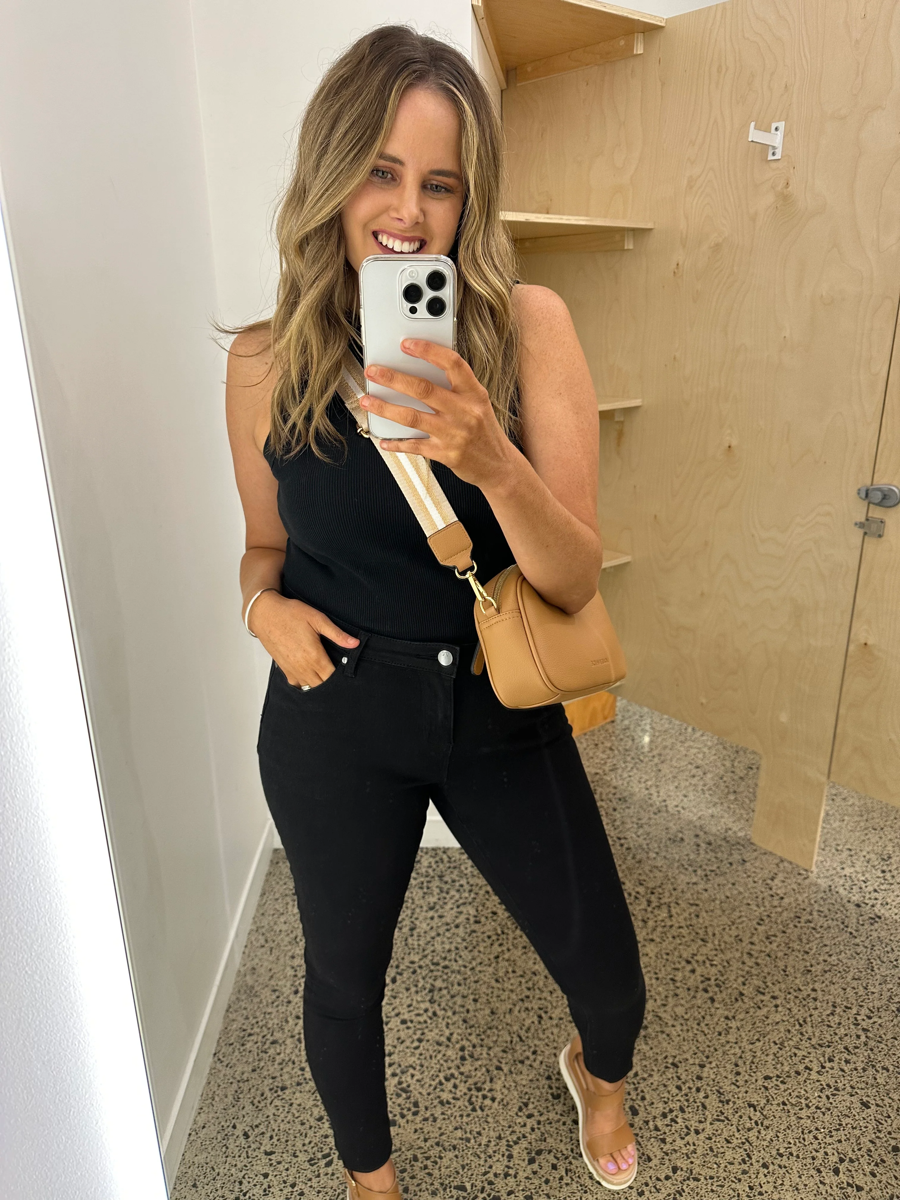 Shine On Label Cropped Sculpt Jeans Black - Image 5