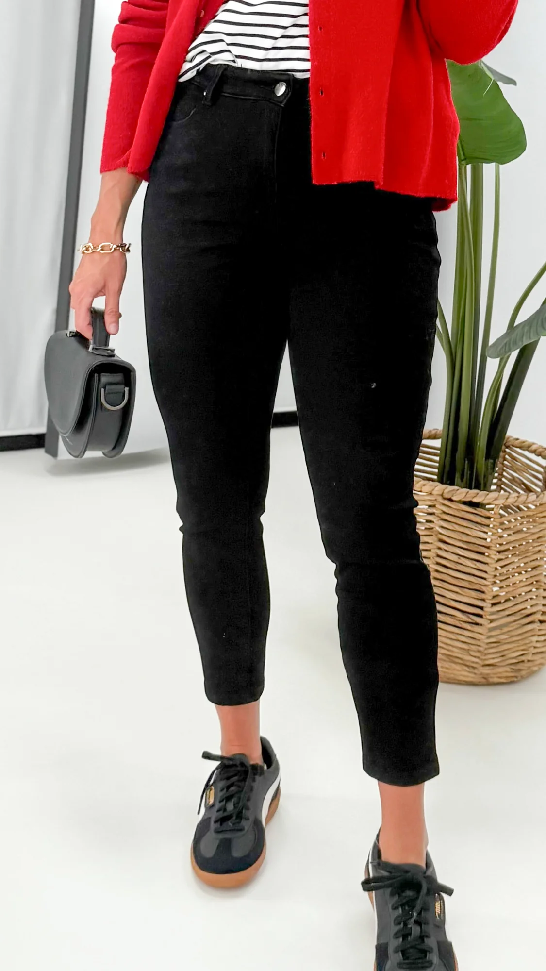 Shine On Label Cropped Sculpt Jeans Black - Image 6