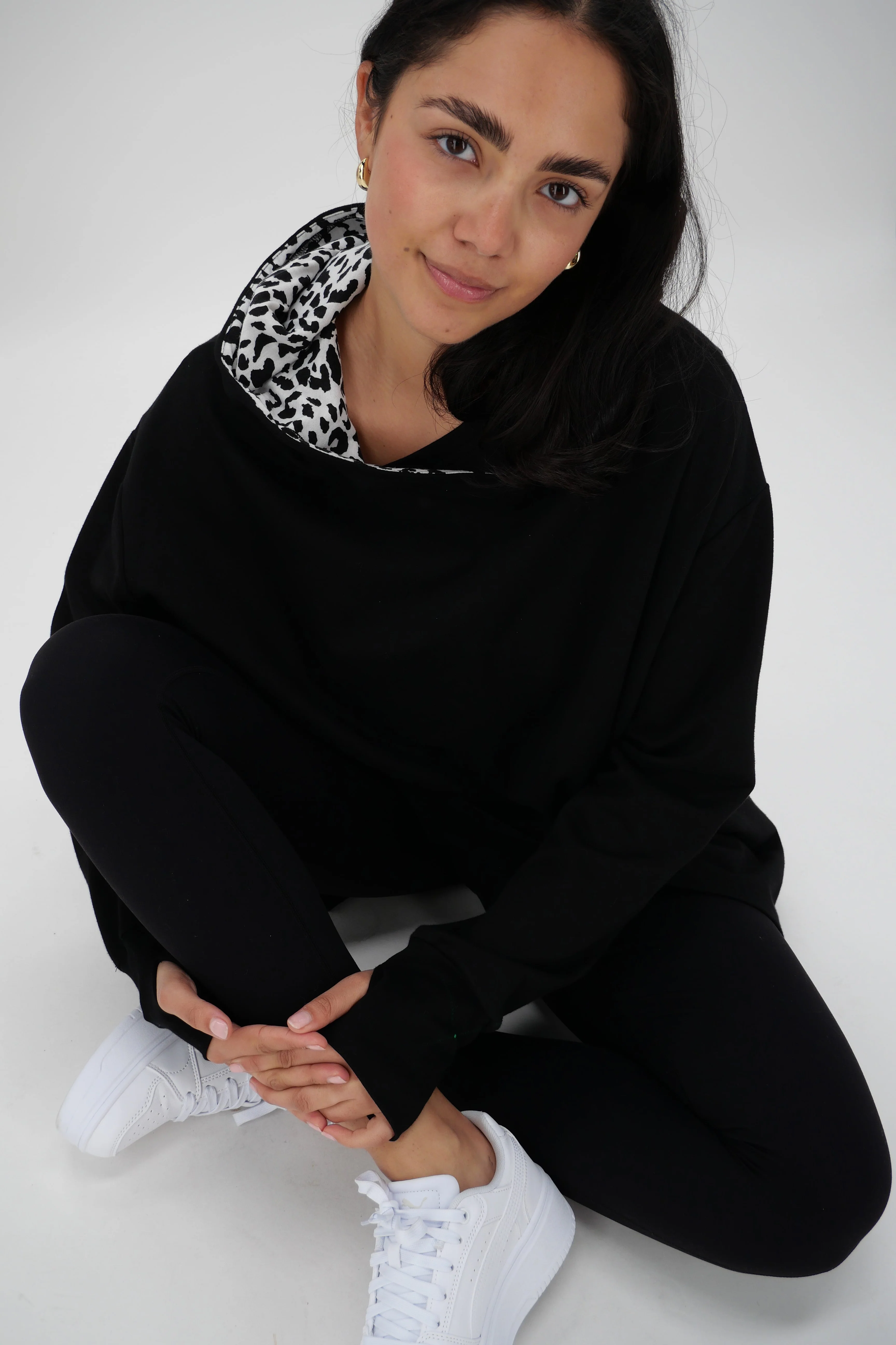Shine On Label Discovery Hoodie Black with animal print - Image 2