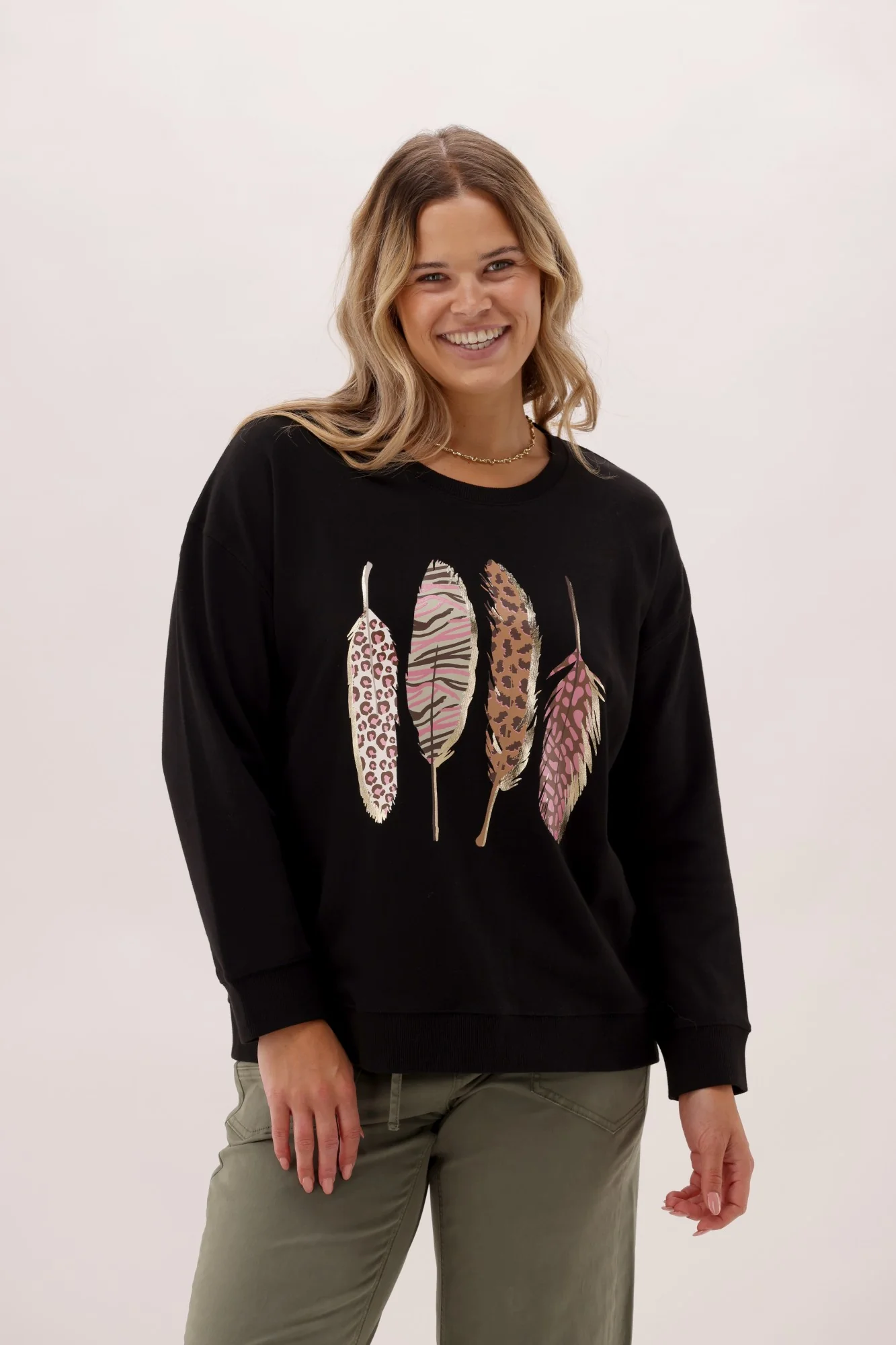 Shine On Label Feather Crew Black