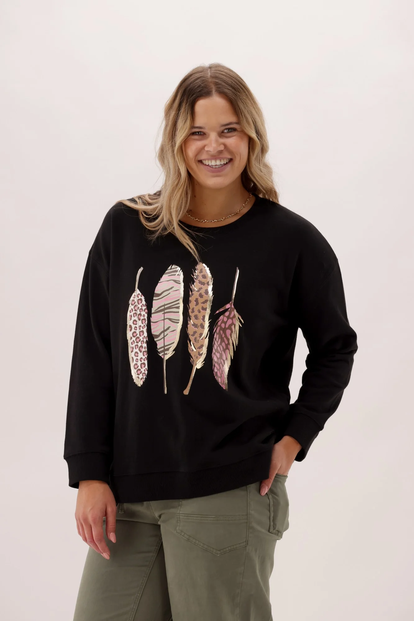 Shine On Label Feather Crew Black - Image 3